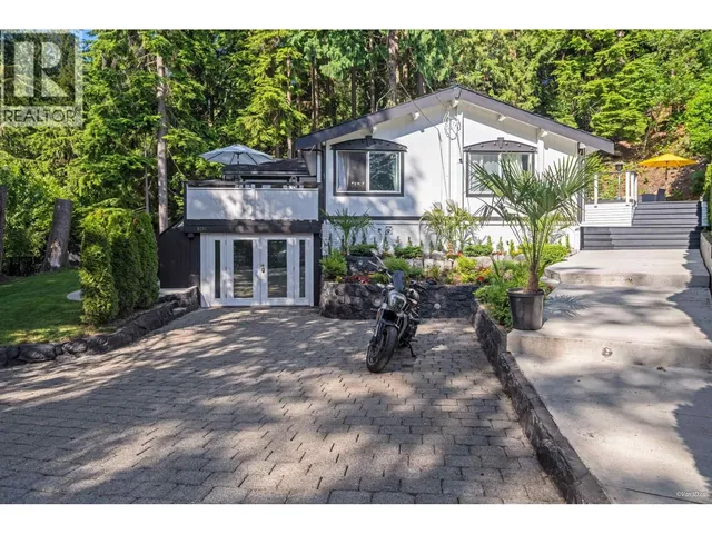 3870 EMERALD DRIVE, North Vancouver 2