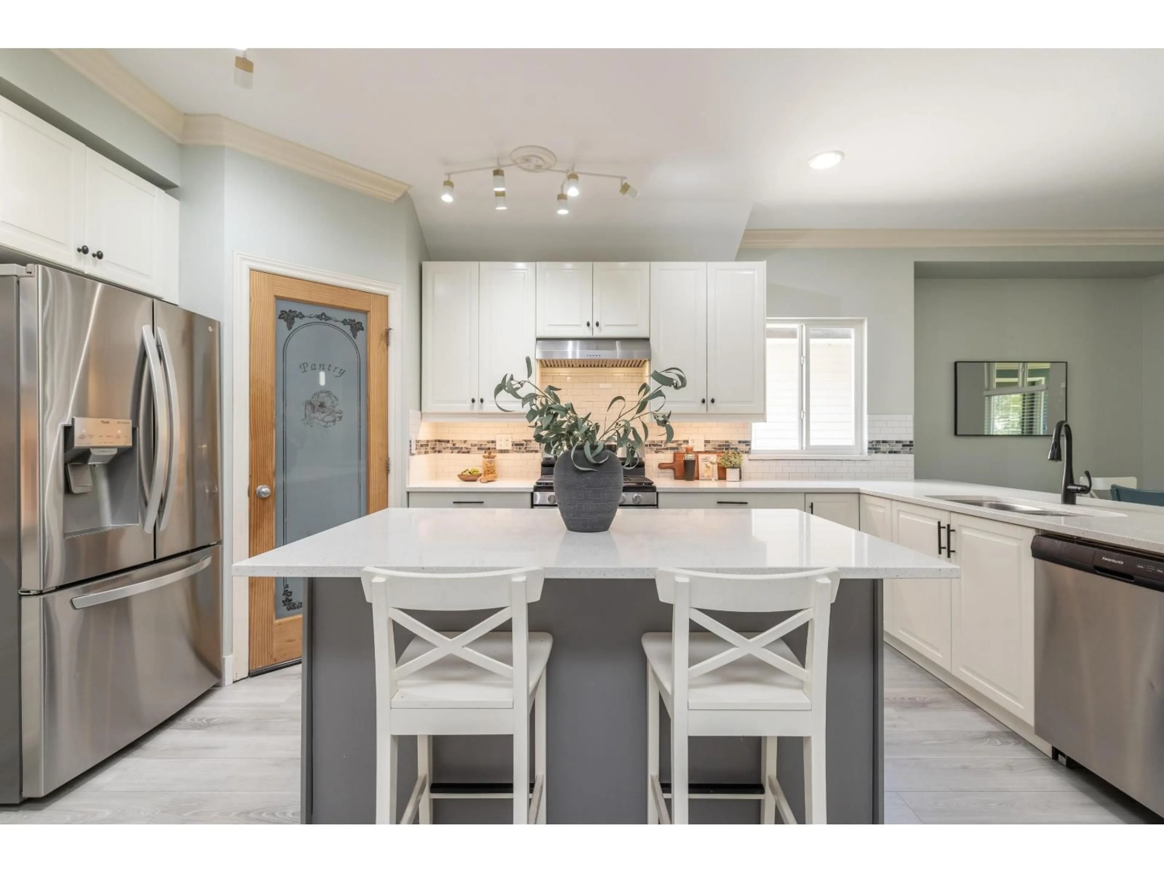 Open concept kitchen, ceramic/tile floor for 19 - 18868 69 AVENUE, Surrey British Columbia V4N5K7