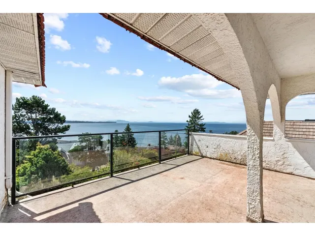 14471 MAGDALEN CRESCENT, White Rock 4