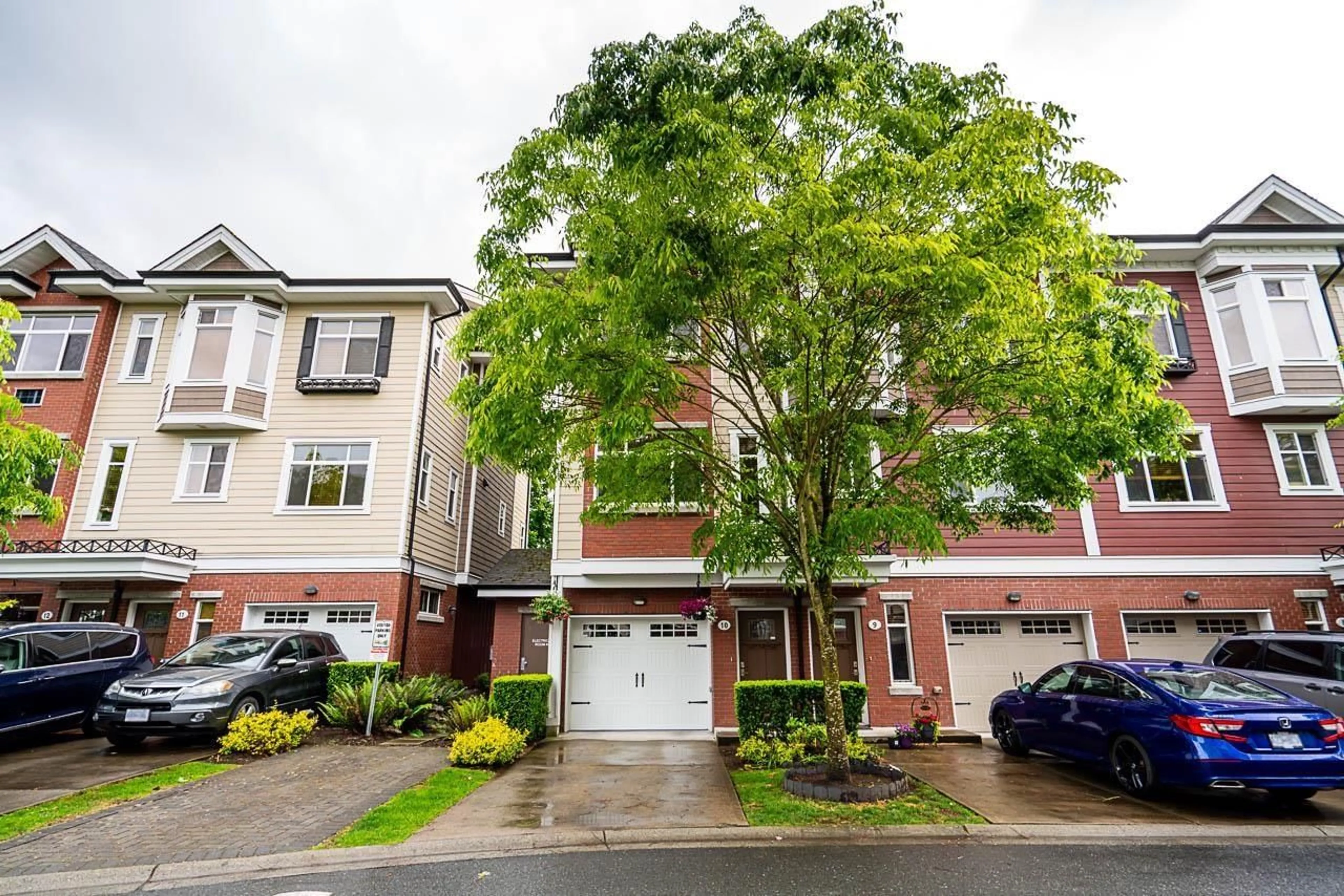A pic from outside/outdoor area/front of a property/back of a property/a pic from drone, street for 10 - 8068 207 STREET, Langley British Columbia V2Y0M9