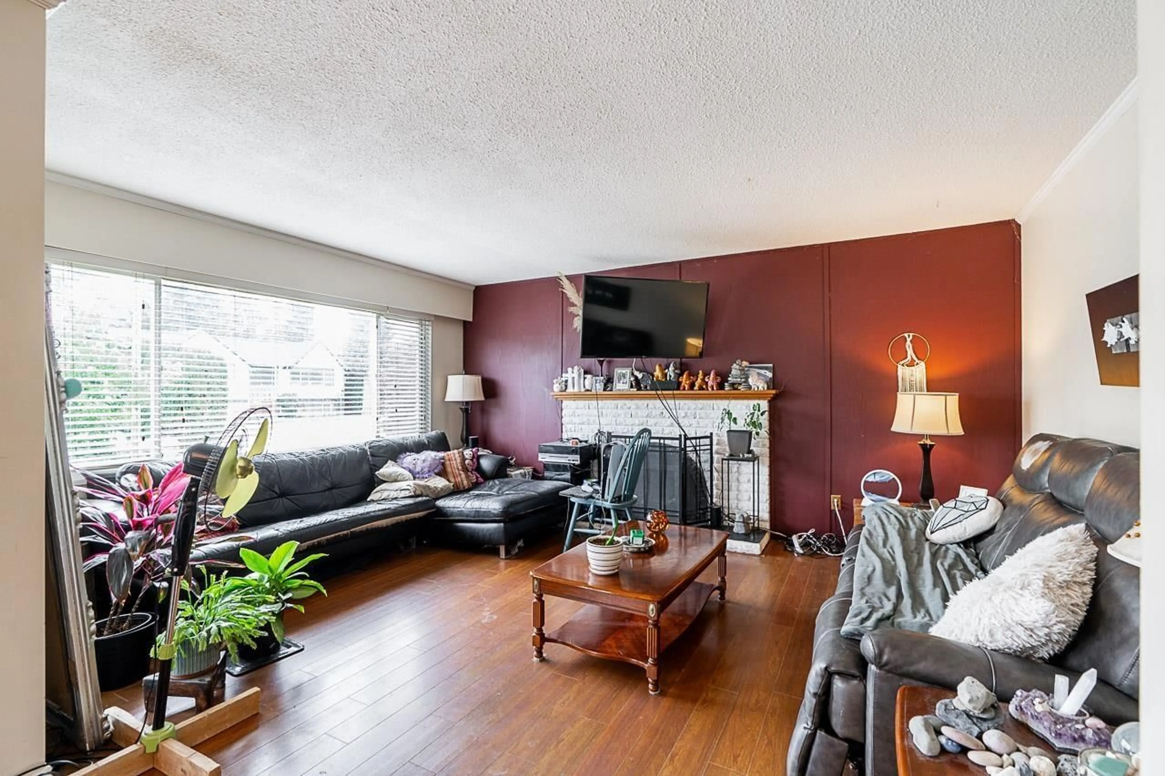 Living room with furniture, unknown for 11380 75B AVENUE, Delta British Columbia V4C1K3
