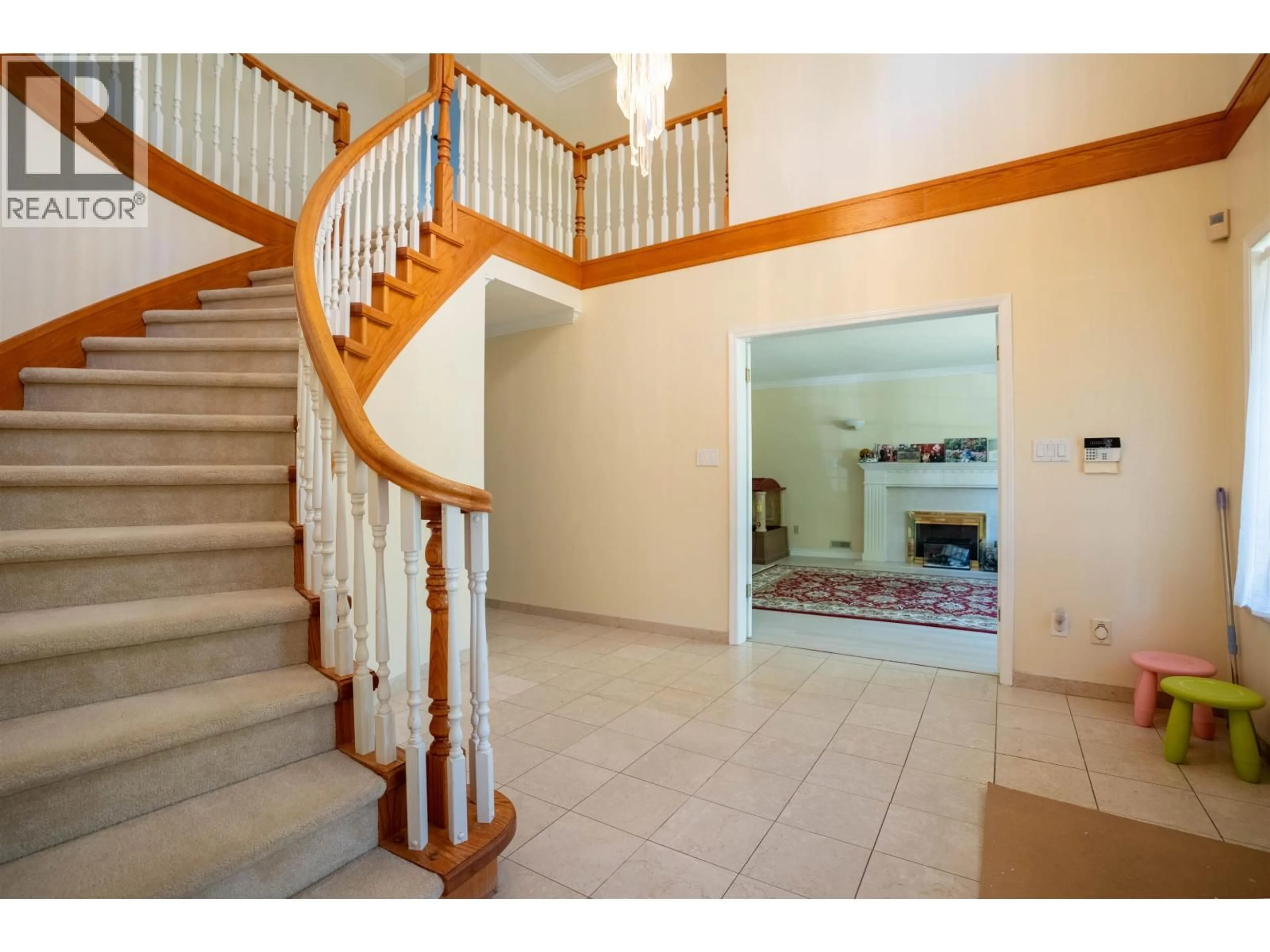 Indoor foyer for 1618 62ND AVENUE, Vancouver British Columbia V6P2G2
