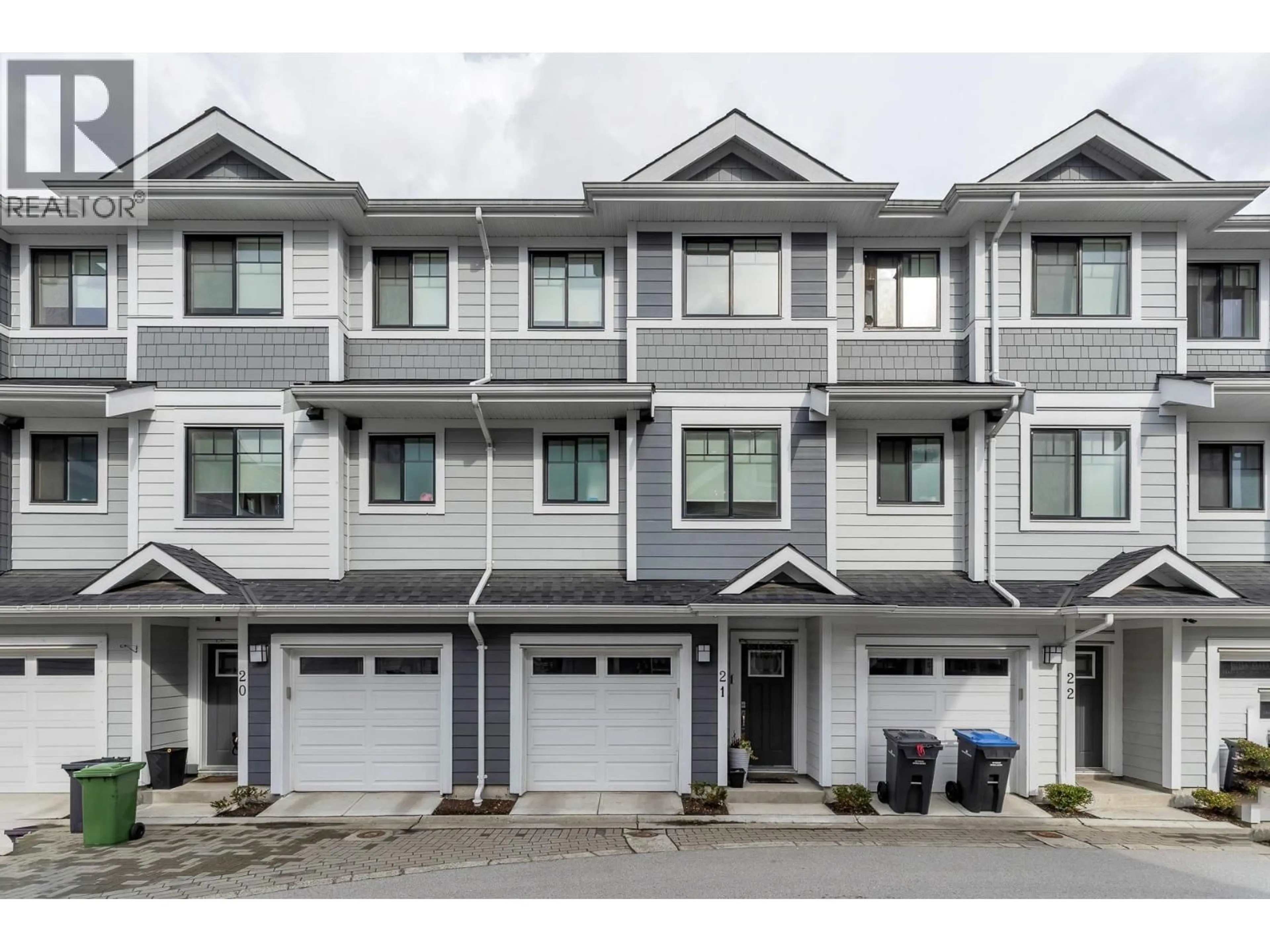 Home with vinyl exterior material, street for 21 - 189 WOOD STREET, New Westminster British Columbia V3M0L7