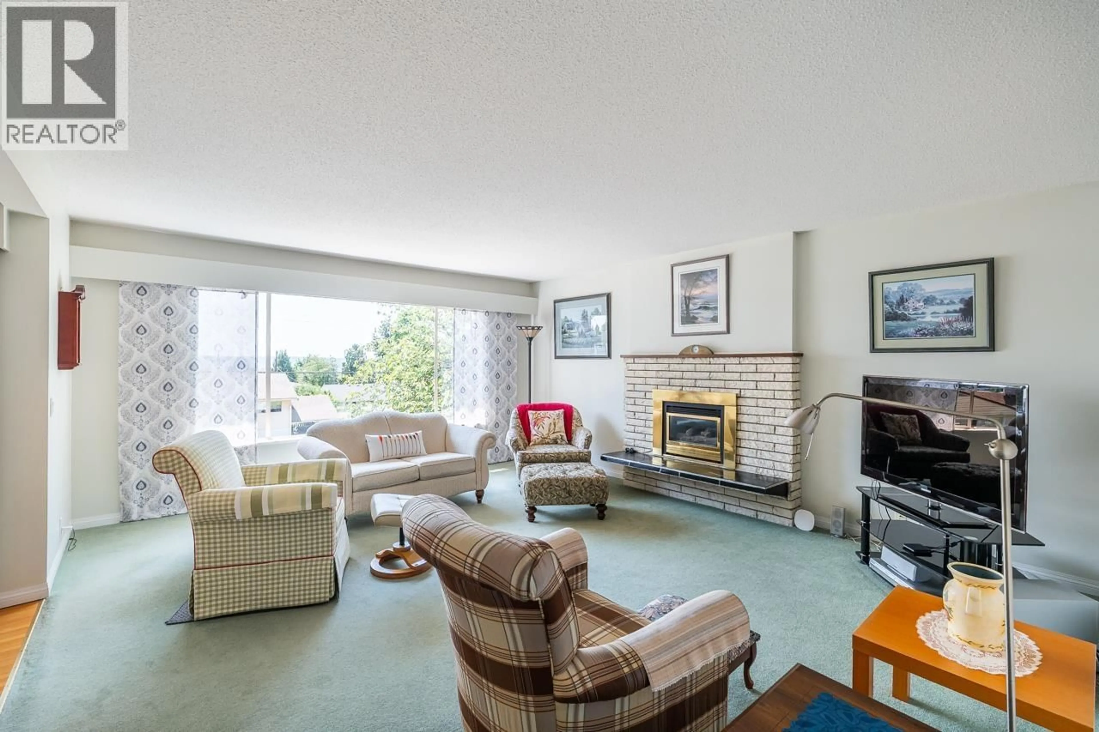 Living room with furniture, unknown for 877 SHAW AVENUE, Coquitlam British Columbia V3K2S1