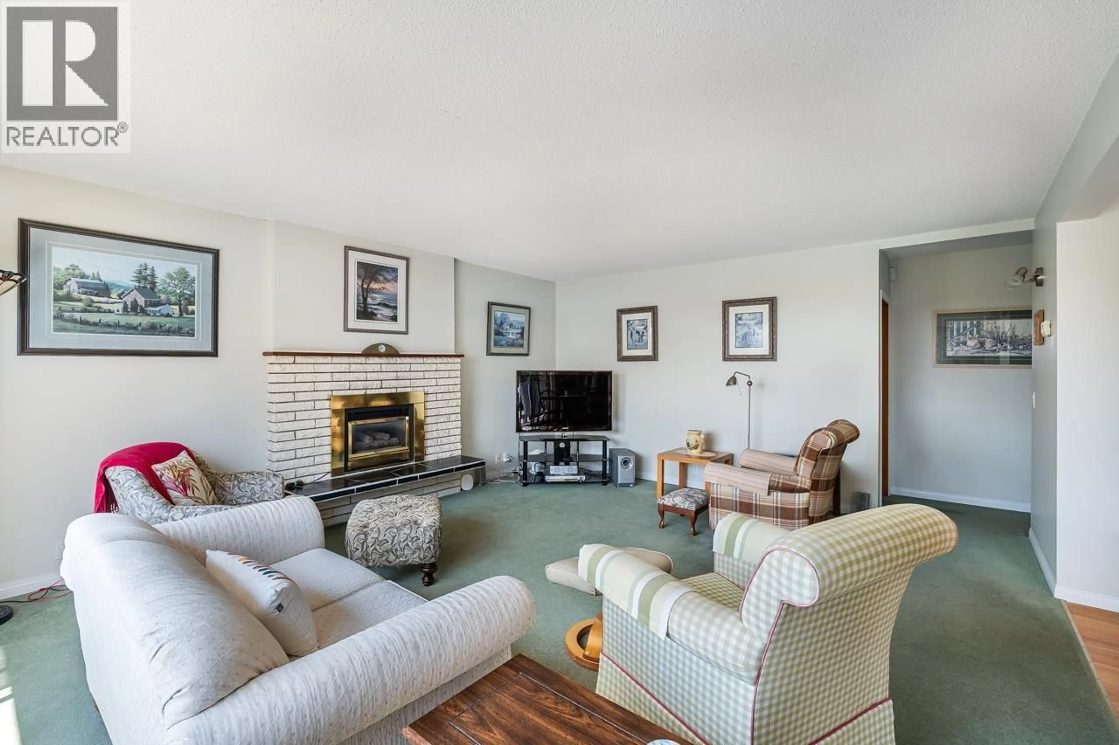 Living room with furniture, unknown for 877 SHAW AVENUE, Coquitlam British Columbia V3K2S1
