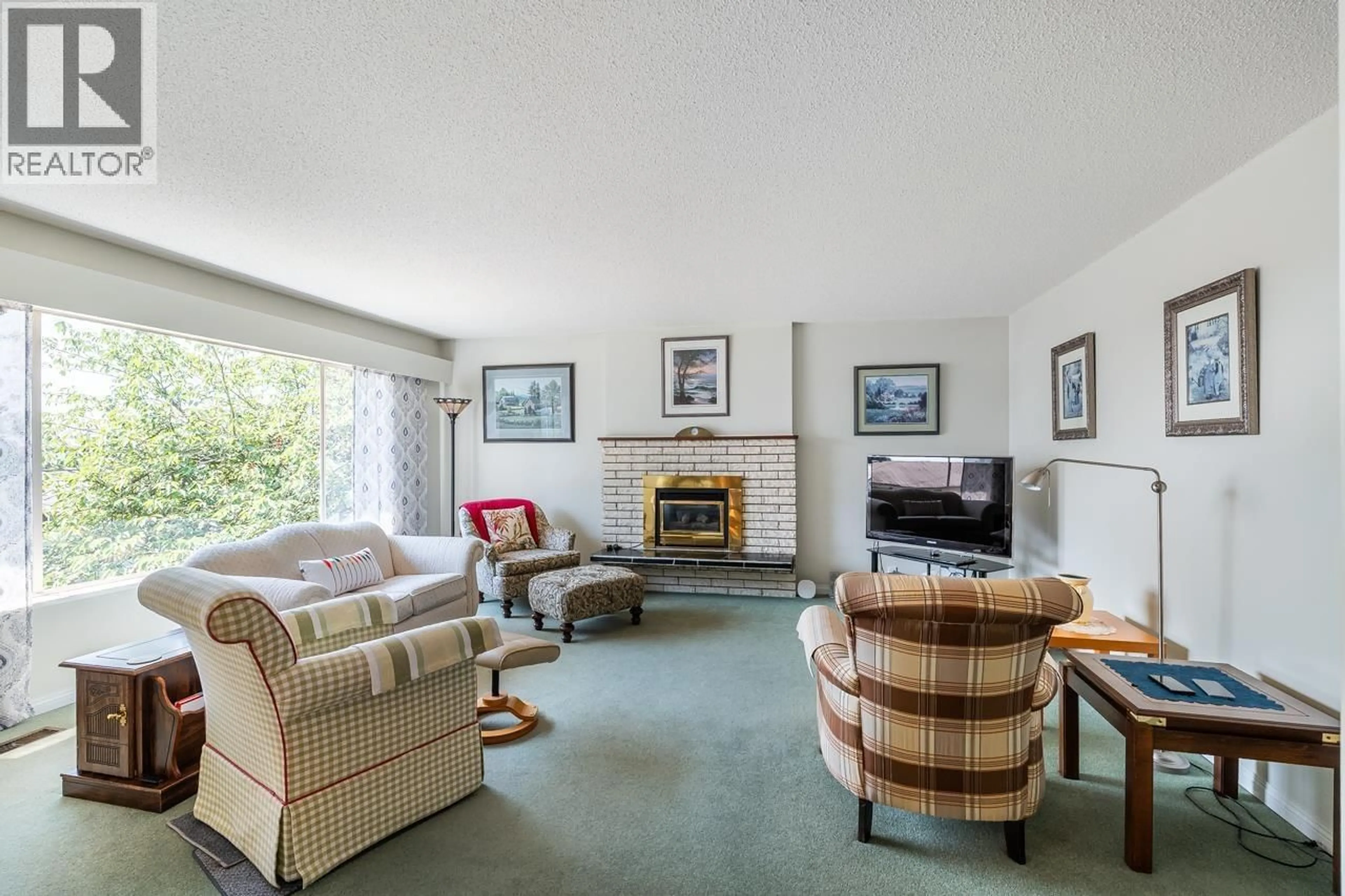 Living room with furniture, unknown for 877 SHAW AVENUE, Coquitlam British Columbia V3K2S1