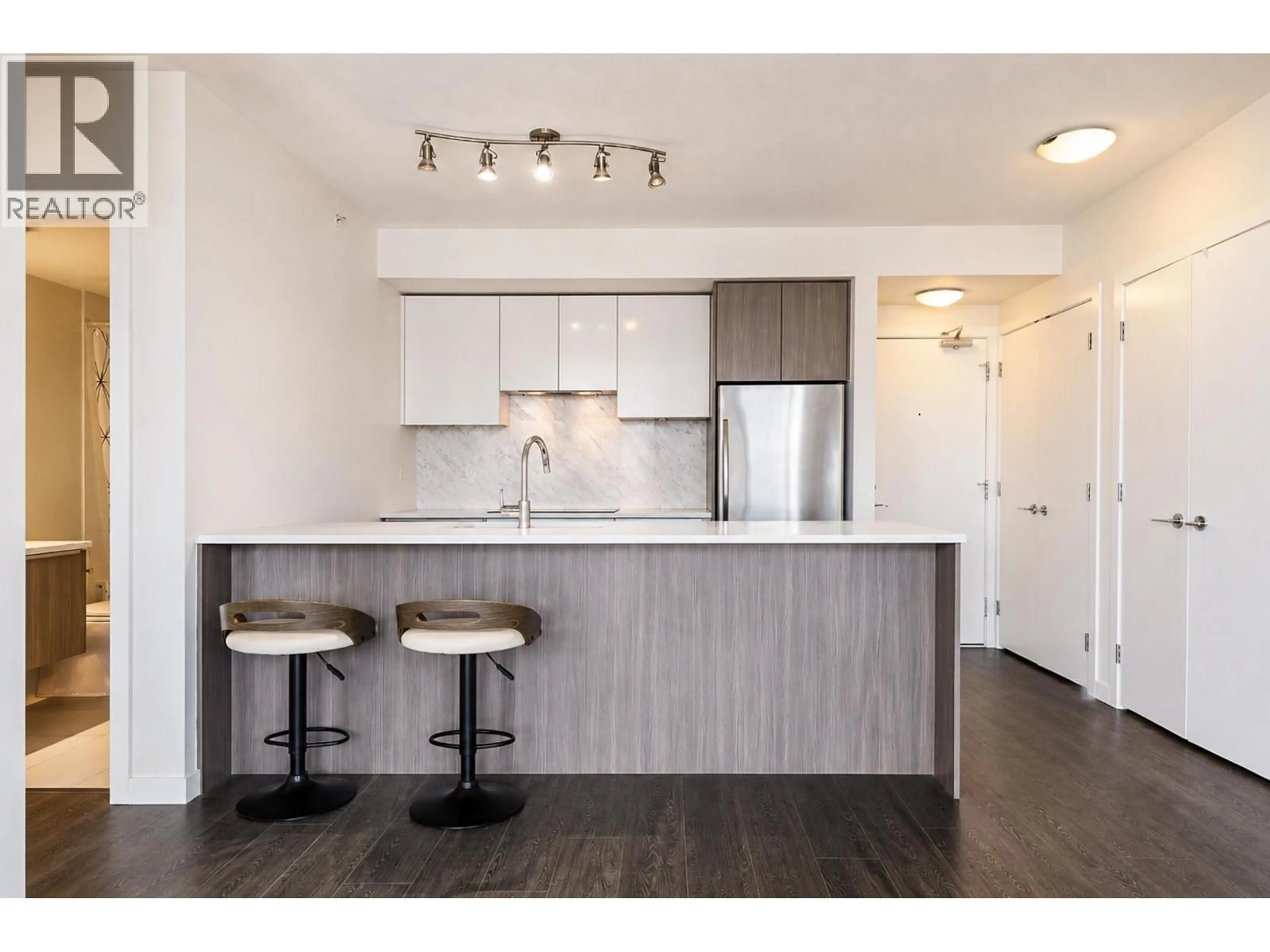 Open concept kitchen, wood/laminate floor for 2008 - 6461 TELFORD AVENUE, Burnaby British Columbia V5H0B7