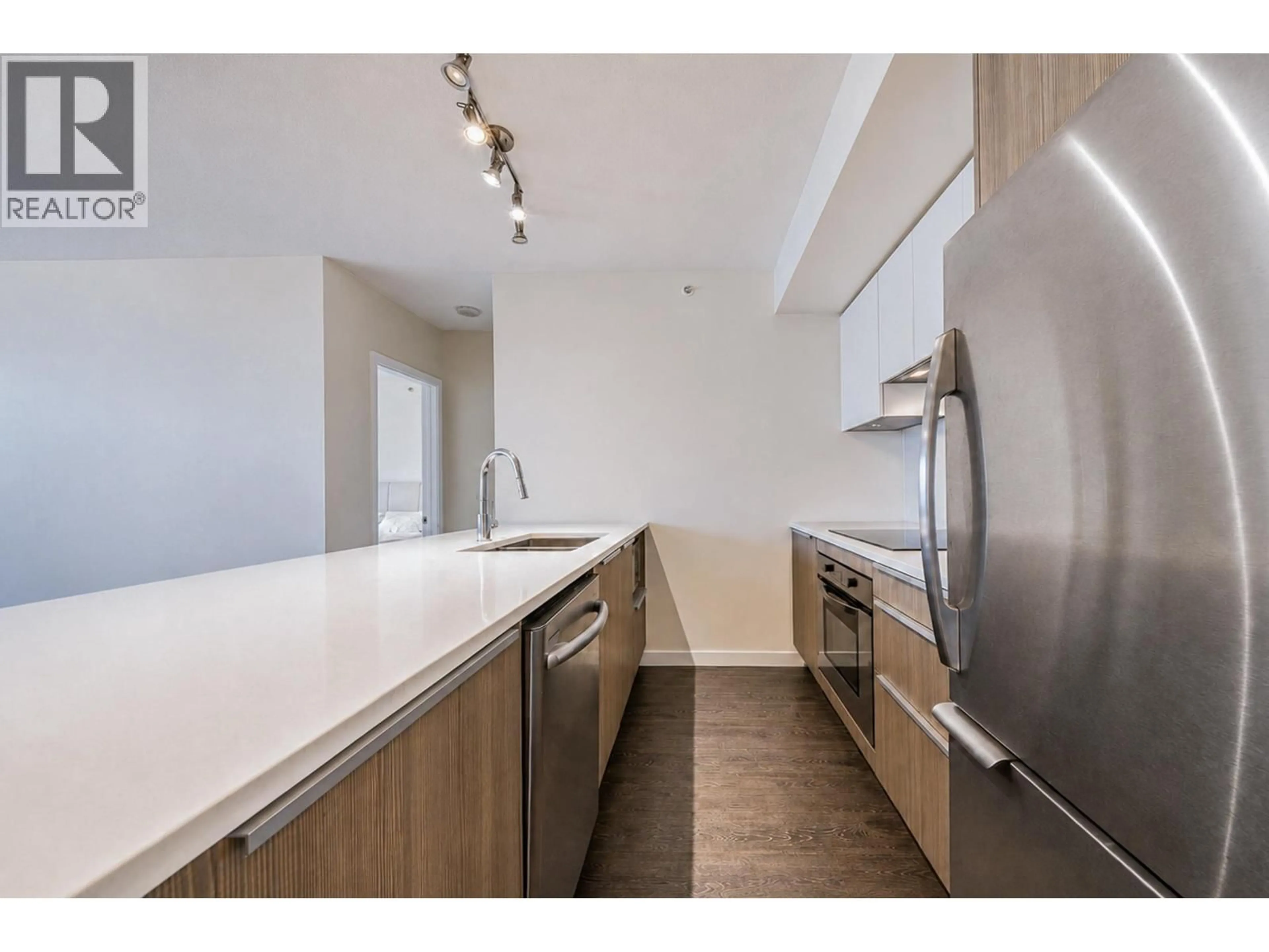 Standard kitchen, unknown for 2008 - 6461 TELFORD AVENUE, Burnaby British Columbia V5H0B7