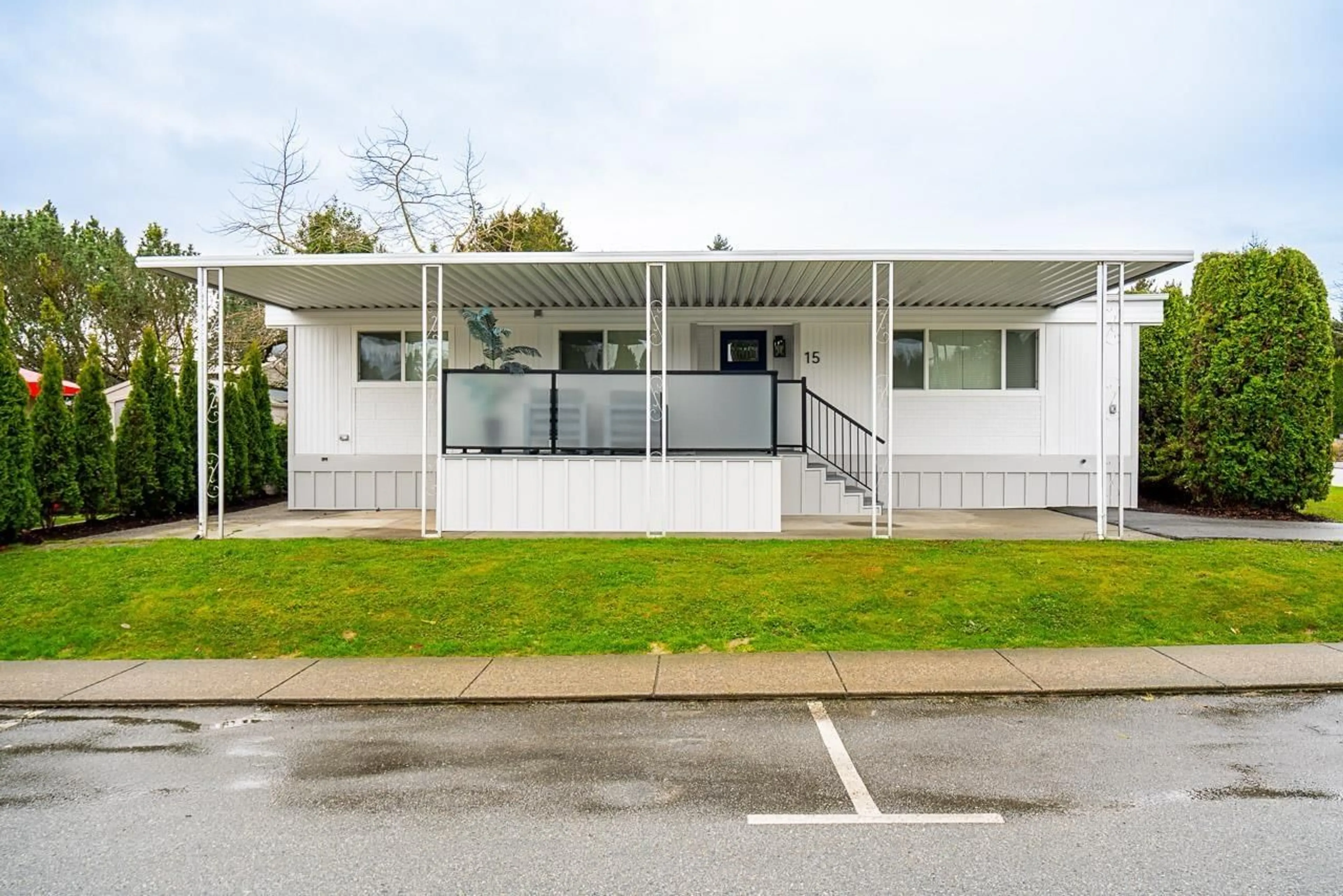 Home with vinyl exterior material, street for 15 - 1840 160 STREET, Surrey British Columbia V4A4X4