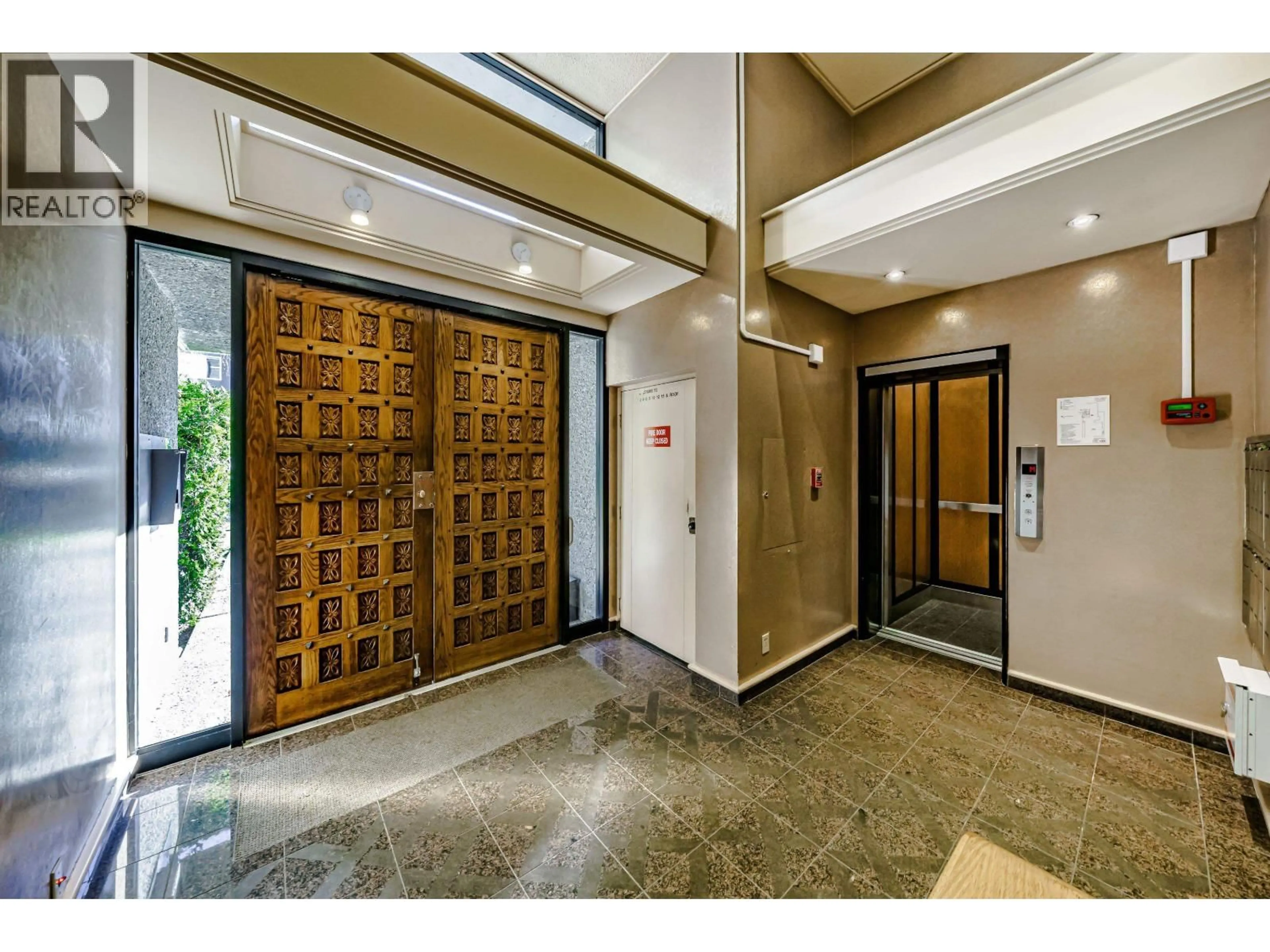 Indoor foyer for 1001 - 845 CHILCO STREET, Vancouver British Columbia V6G2R2