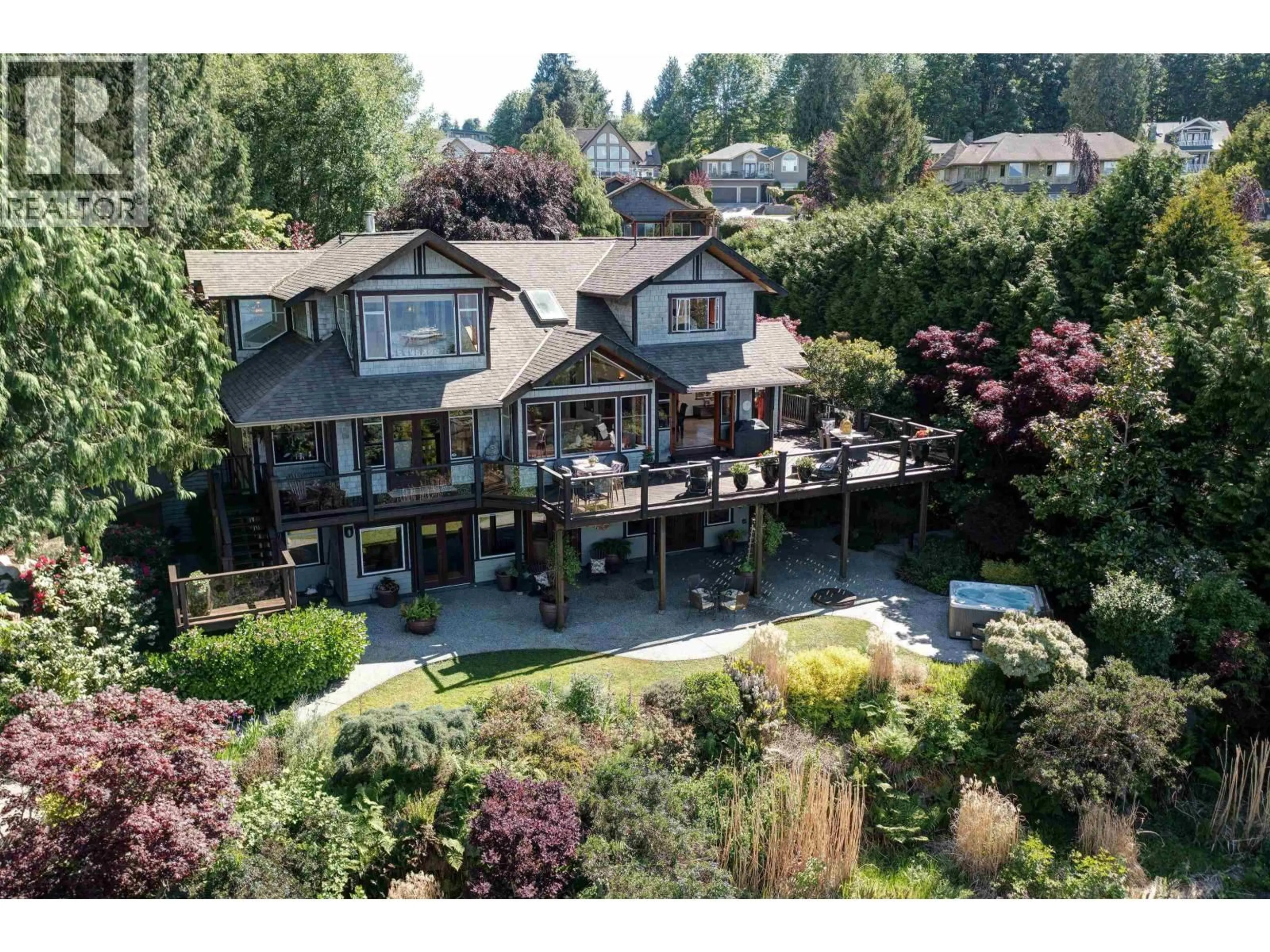 A pic from outside/outdoor area/front of a property/back of a property/a pic from drone, unknown for 6480 SHORELINE PLACE, Sechelt British Columbia V7Z0L1