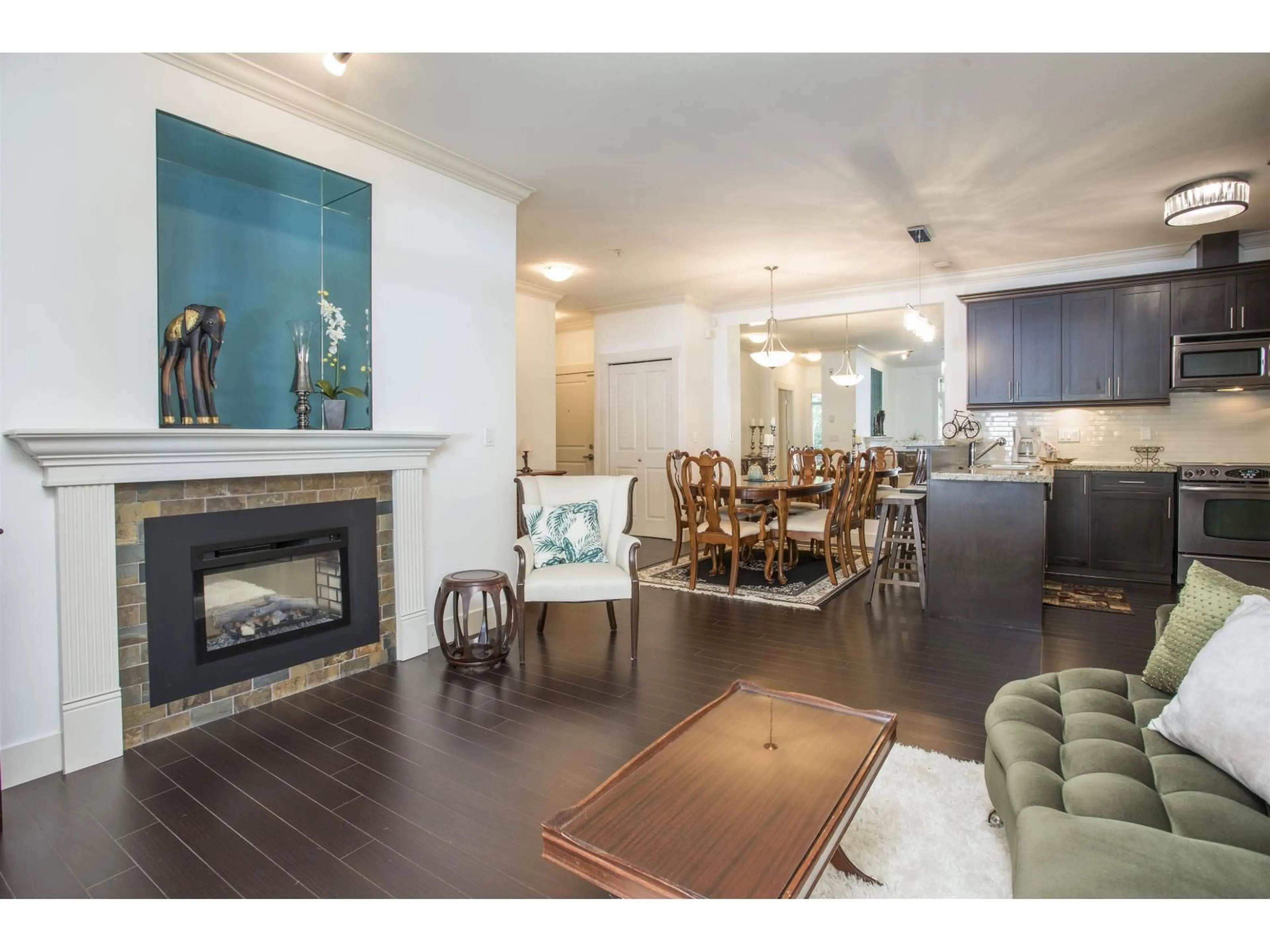 Unknown for 102 - 15368 17A AVENUE, Surrey British Columbia V4A1V3