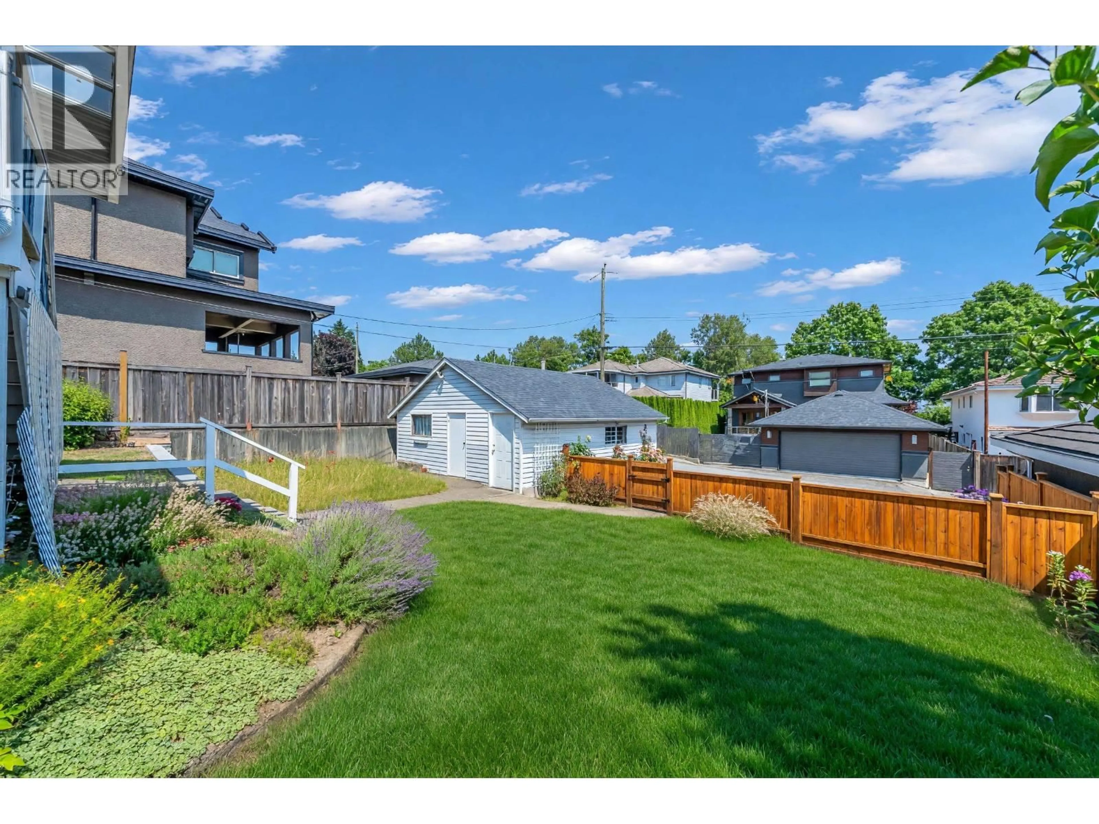 A pic from outside/outdoor area/front of a property/back of a property/a pic from drone, mountain view for 4438 DARWIN AVENUE, Burnaby British Columbia V5G3E6