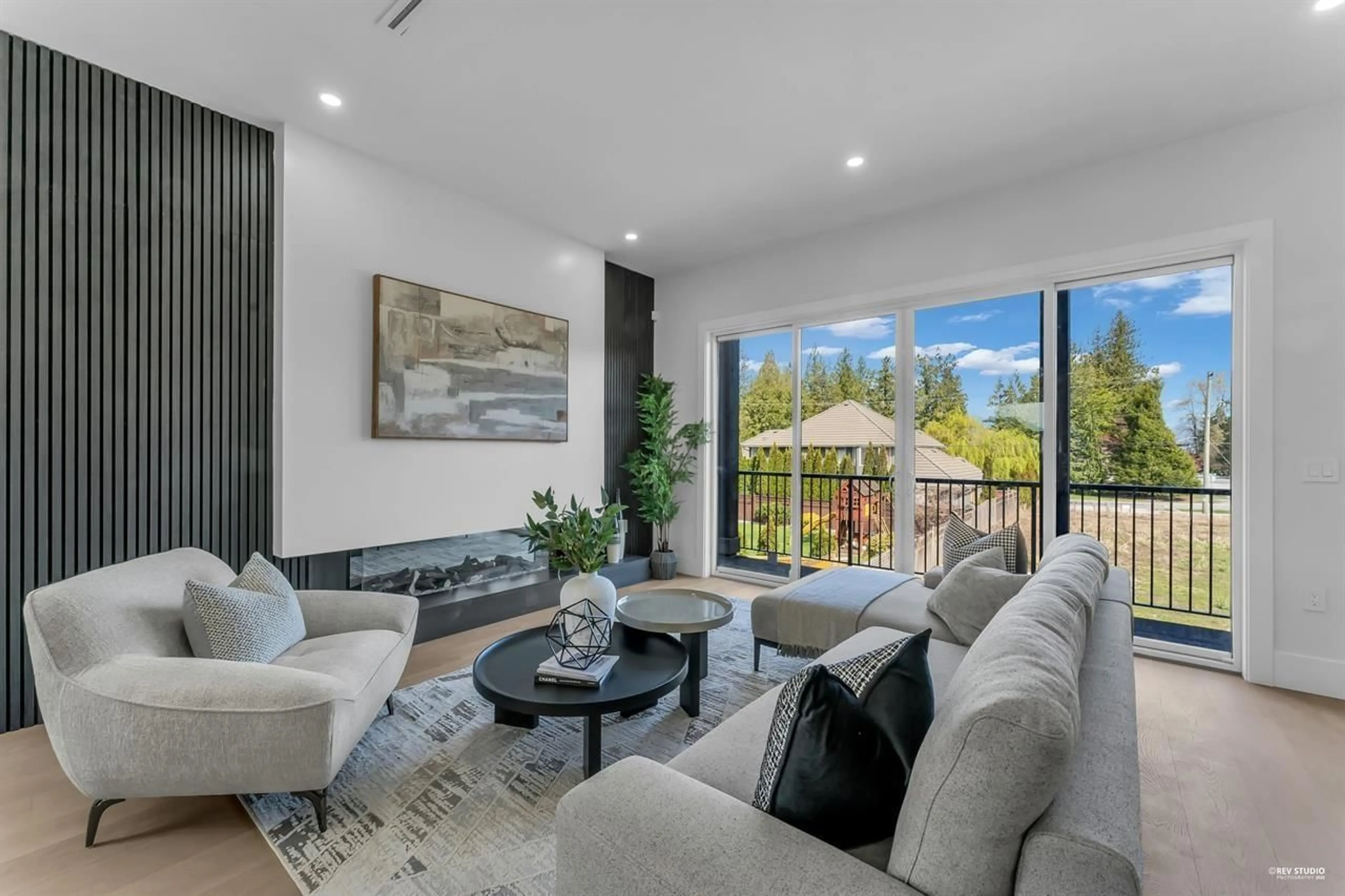 Living room with furniture, unknown for 101 - 15861 111A AVENUE, Surrey British Columbia V4N5B4