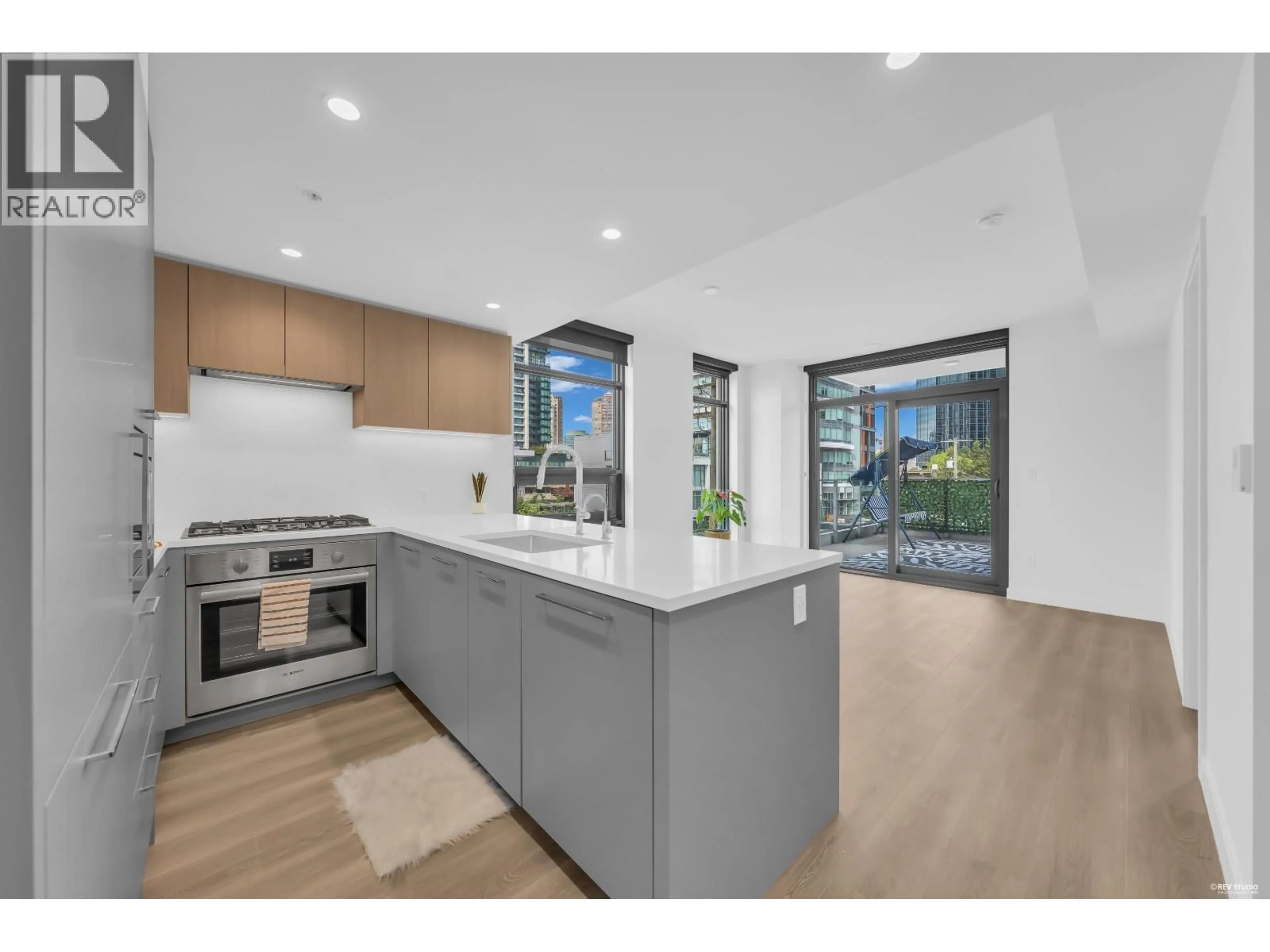 Open concept kitchen, unknown for 304 - 6608 SUSSEX AVENUE, Burnaby British Columbia V5H0M3