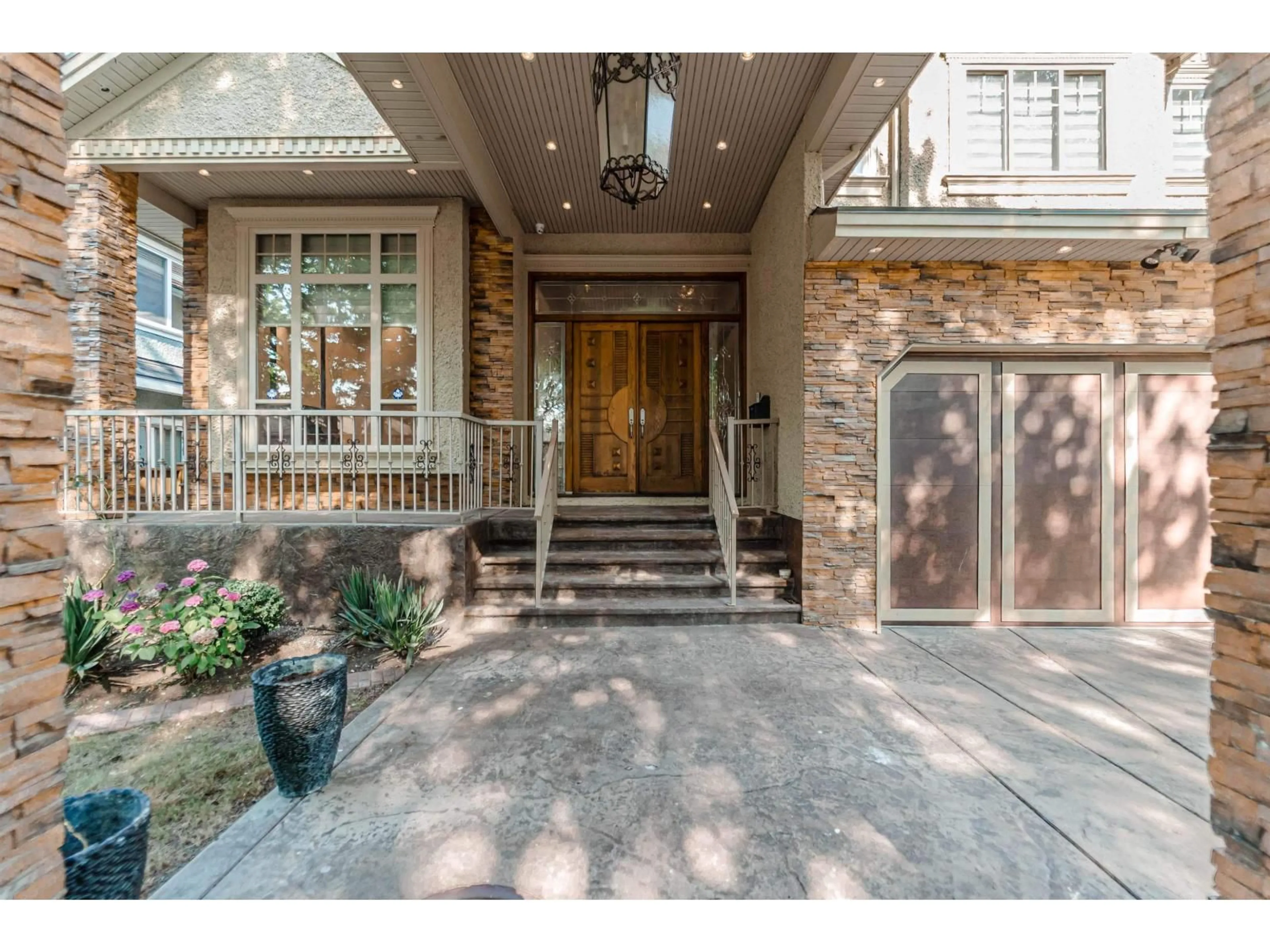 Indoor entryway for 6290 129A STREET, Surrey British Columbia V3X1R8