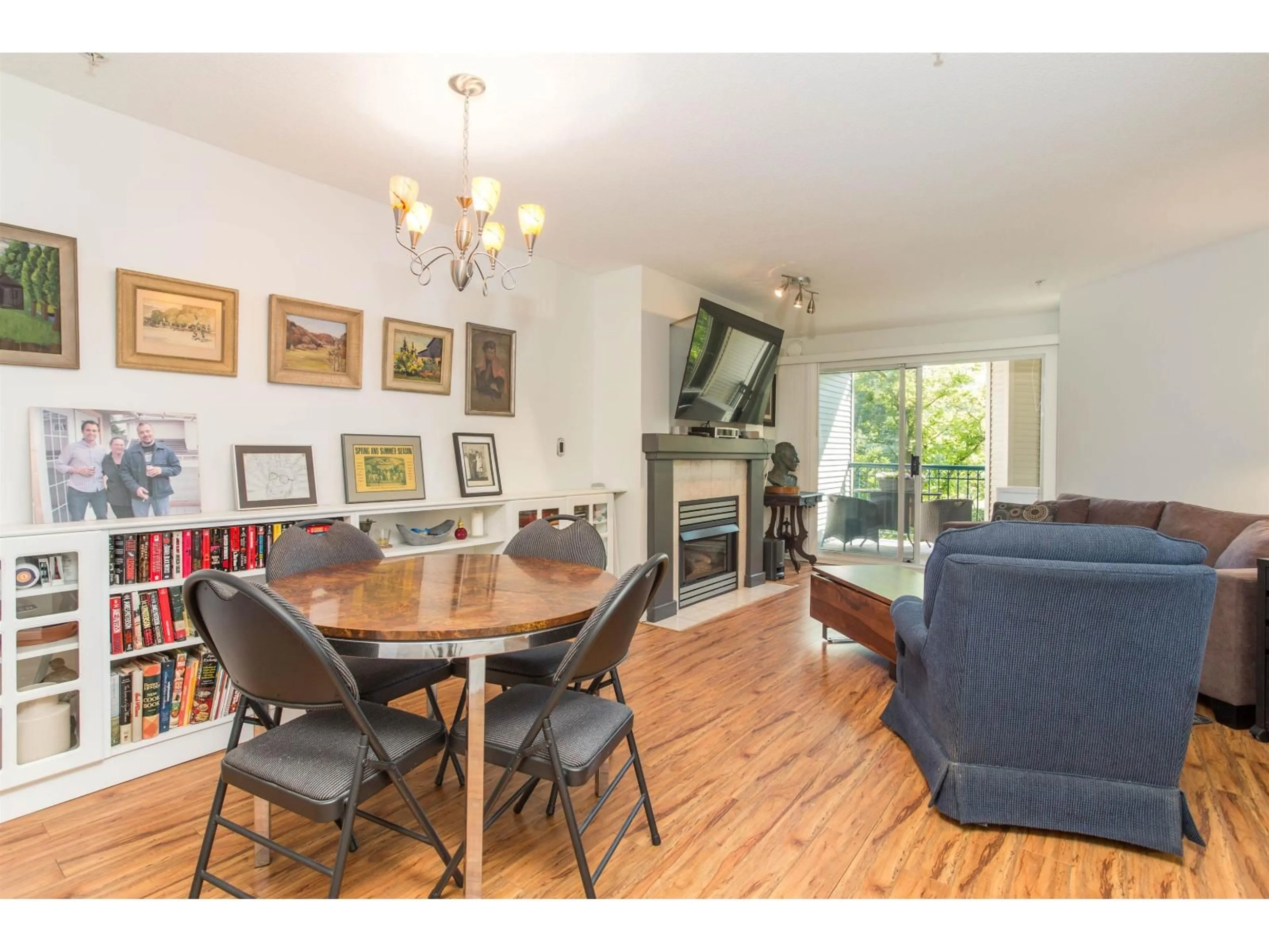 Dining room, wood/laminate floor for 221 - 19528 FRASER HIGHWAY, Surrey British Columbia V3S8P4
