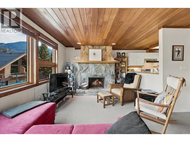 109 - 6117 EAGLE DRIVE, Whistler 3