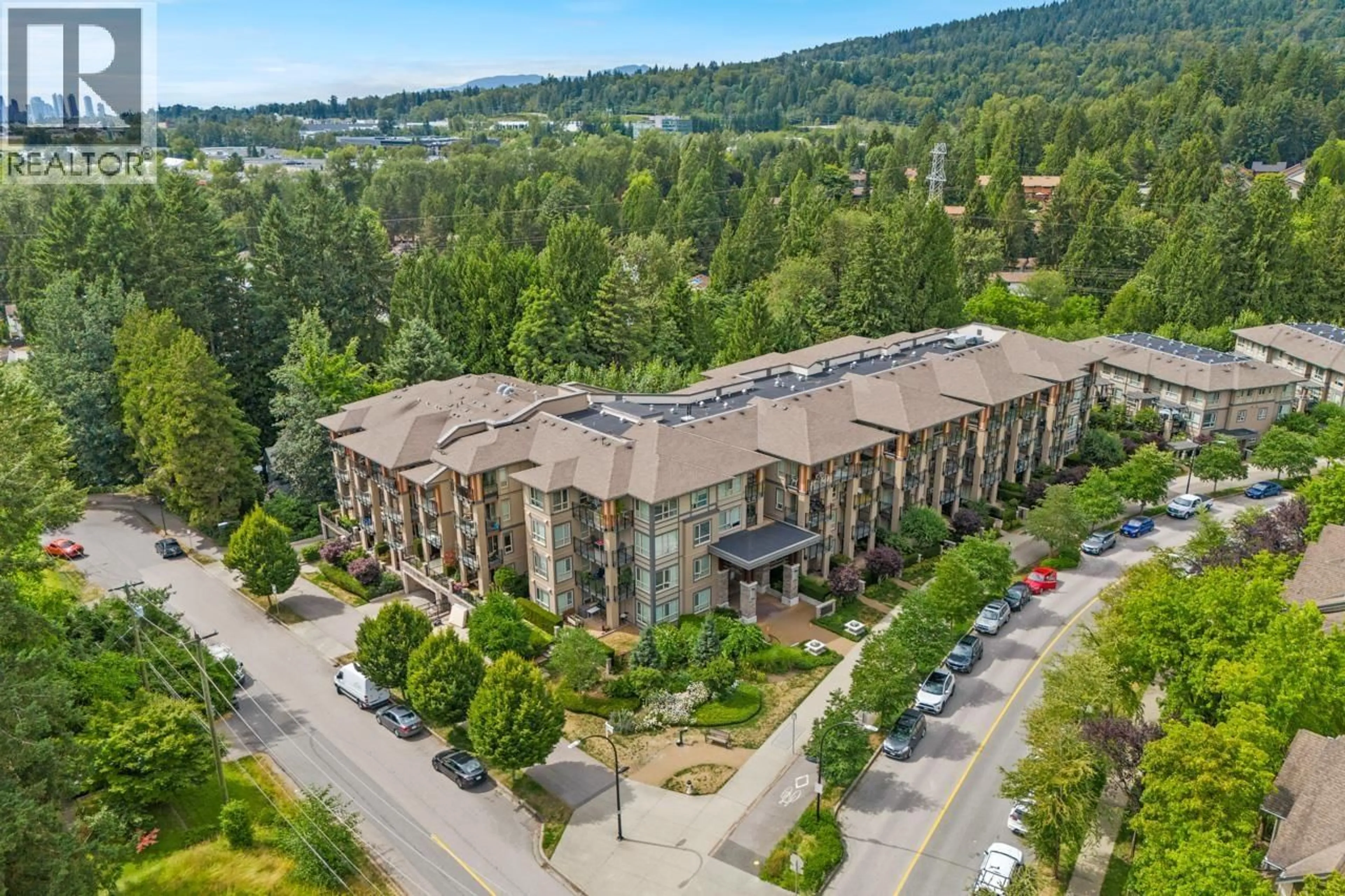 A pic from outside/outdoor area/front of a property/back of a property/a pic from drone, mountain view for 319 - 3399 NOEL DRIVE, Burnaby British Columbia V3J0G8