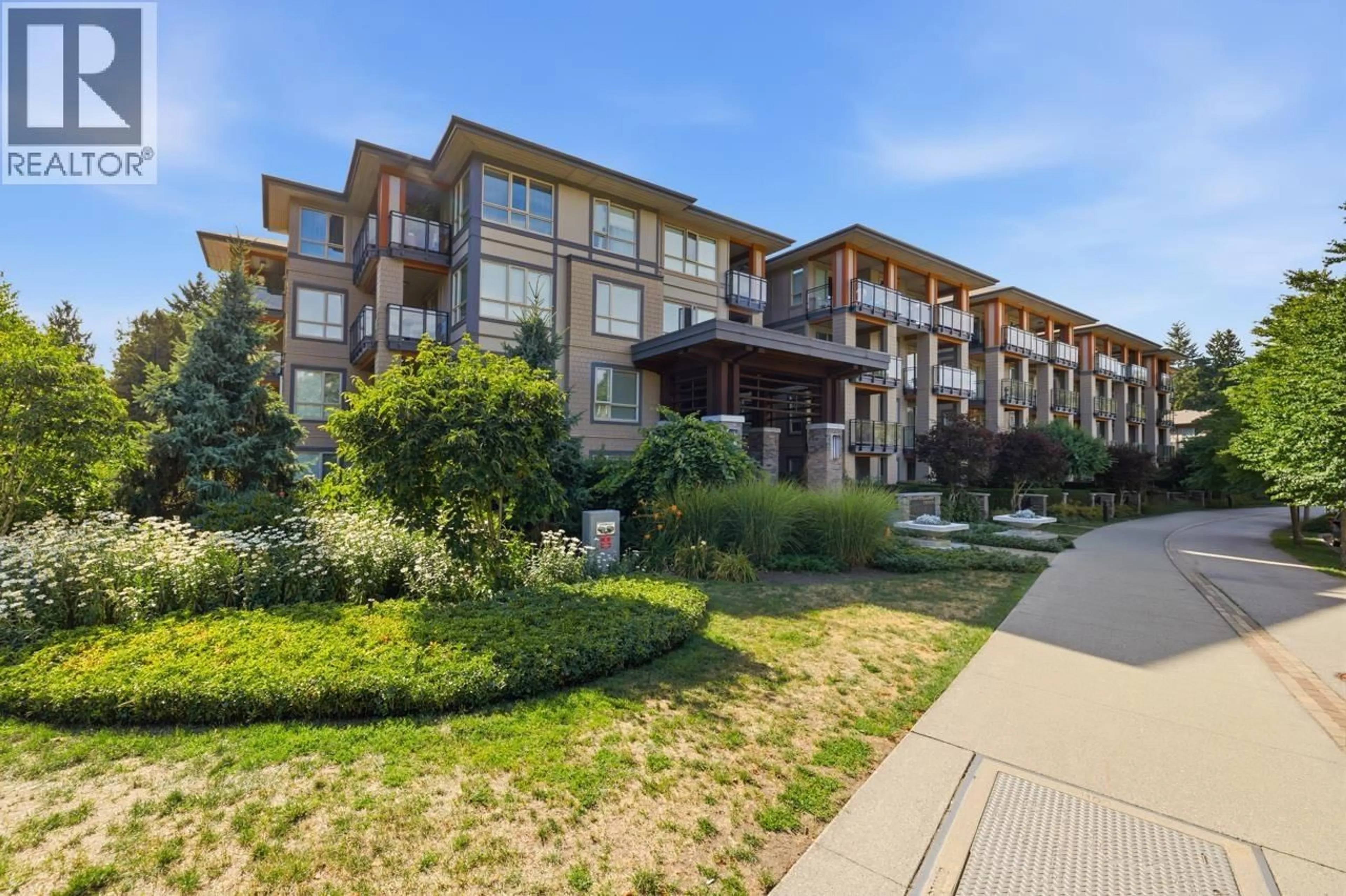 Patio, building for 319 - 3399 NOEL DRIVE, Burnaby British Columbia V3J0G8