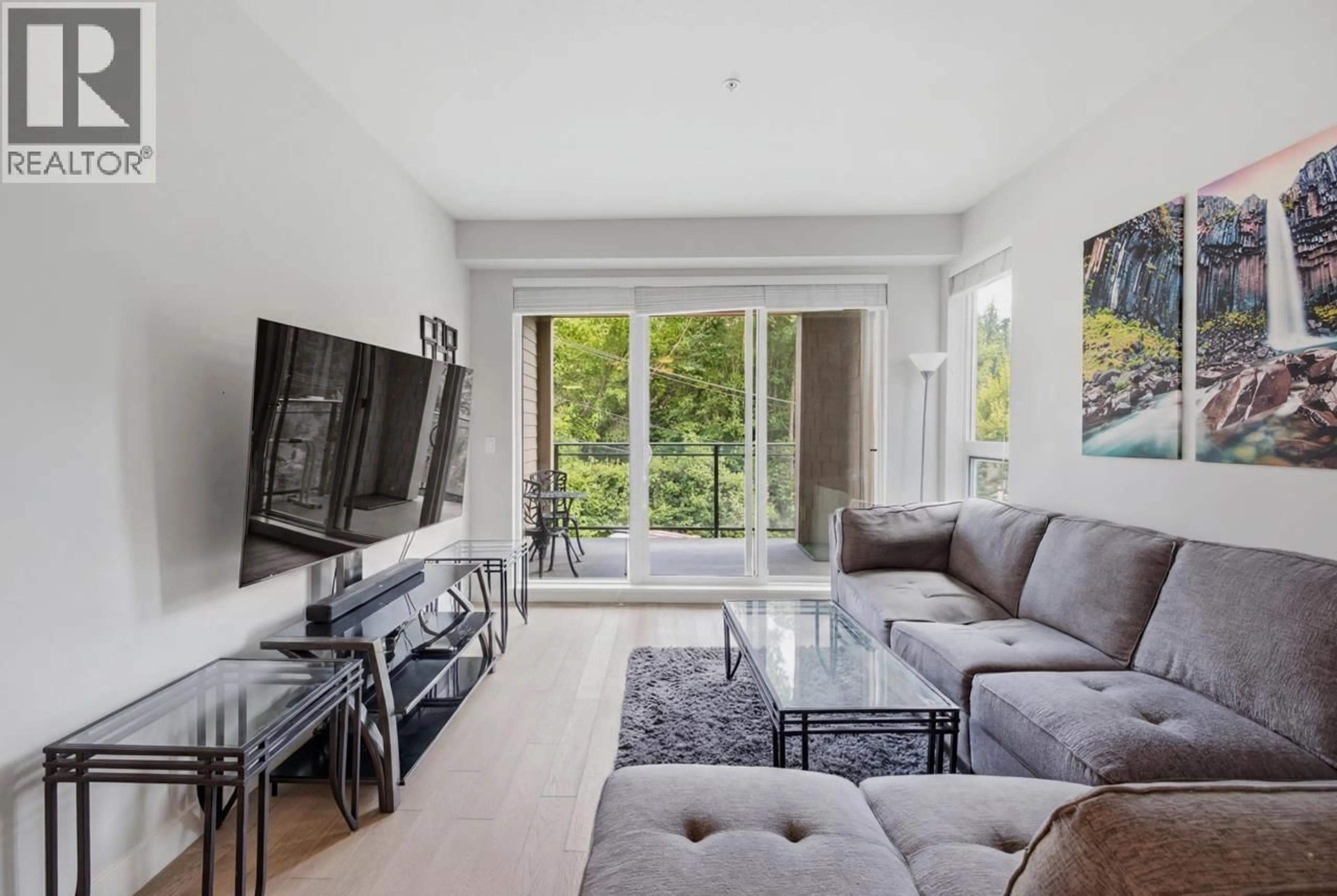 Living room with furniture, unknown for 319 - 3399 NOEL DRIVE, Burnaby British Columbia V3J0G8