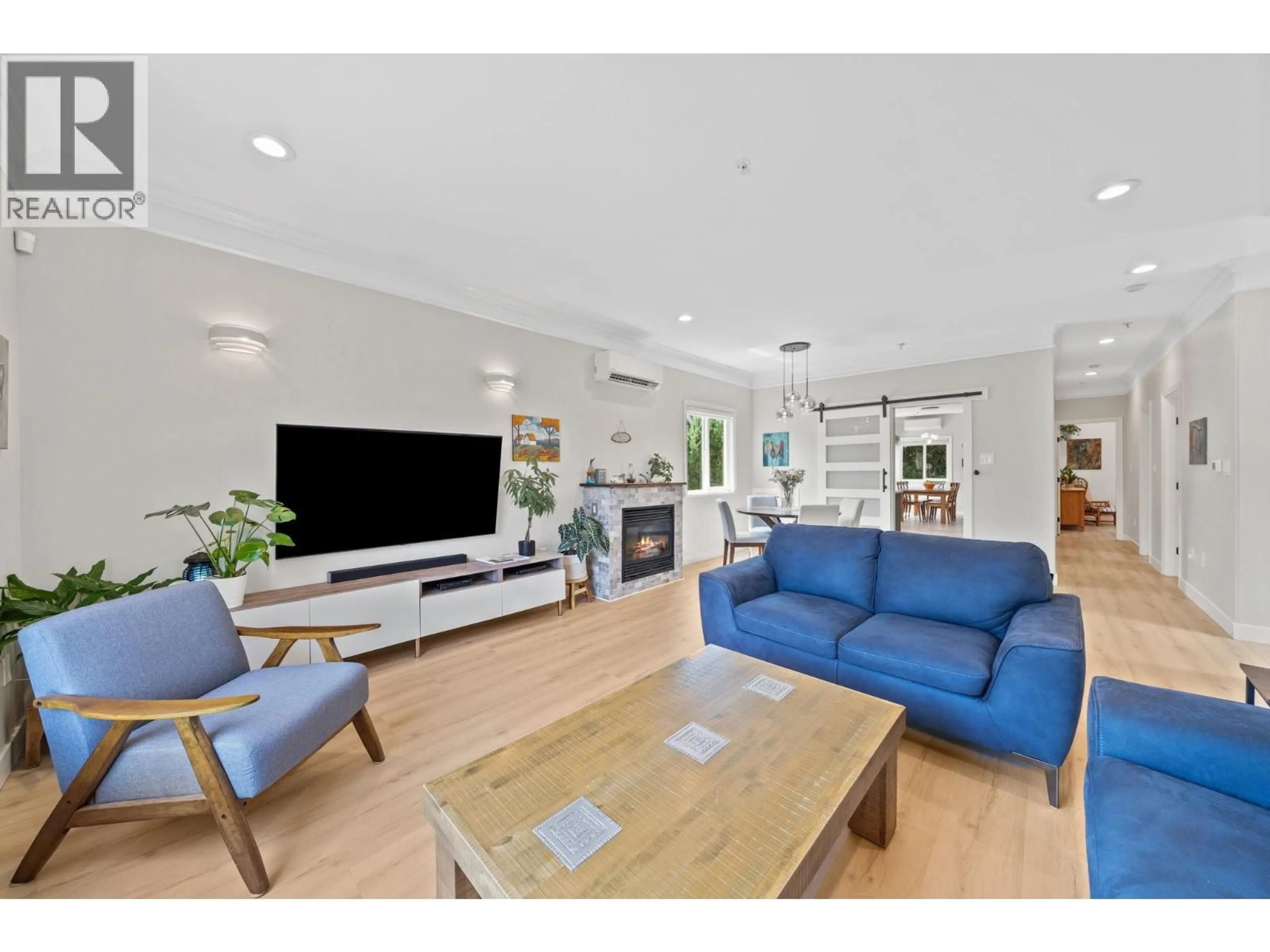 Living room with furniture, unknown for 4273 QUEBEC STREET, Vancouver British Columbia V5V3L1