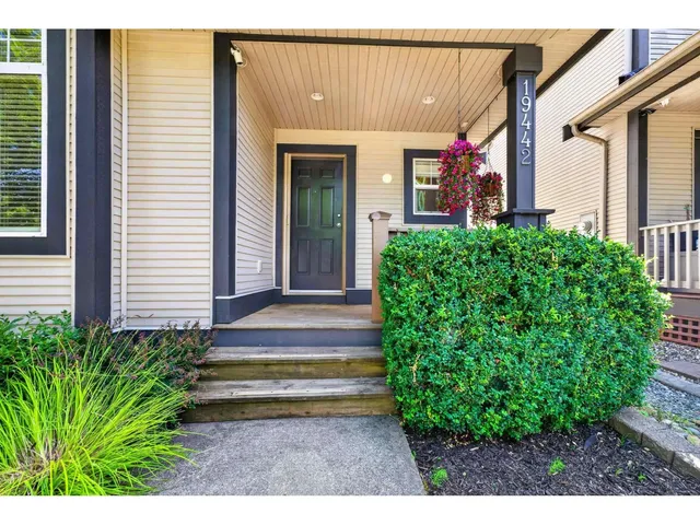 19442 67A AVENUE, Surrey 2