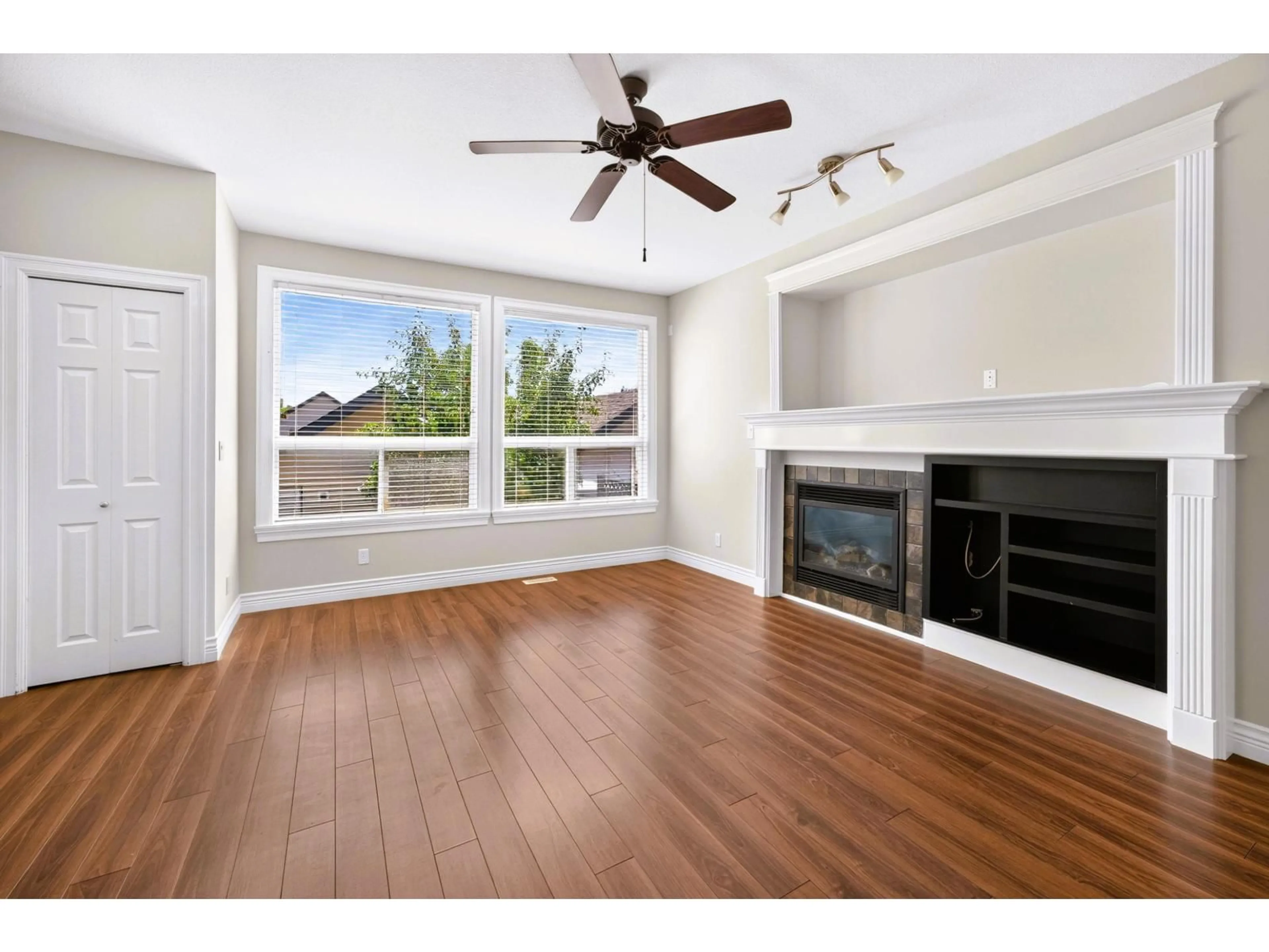 Unknown for 19442 67A AVENUE, Surrey British Columbia V4N5T4