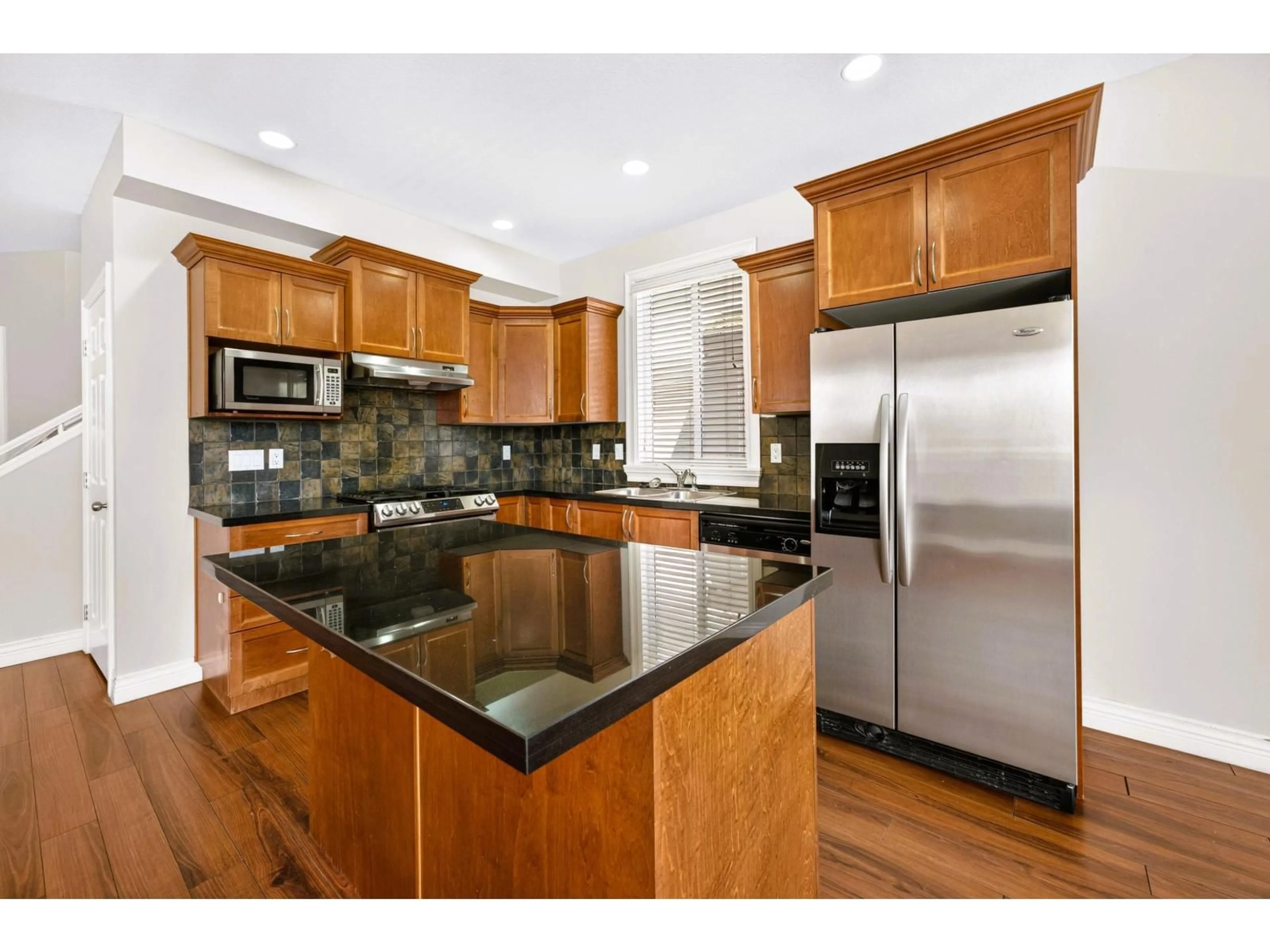 Open concept kitchen, unknown for 19442 67A AVENUE, Surrey British Columbia V4N5T4