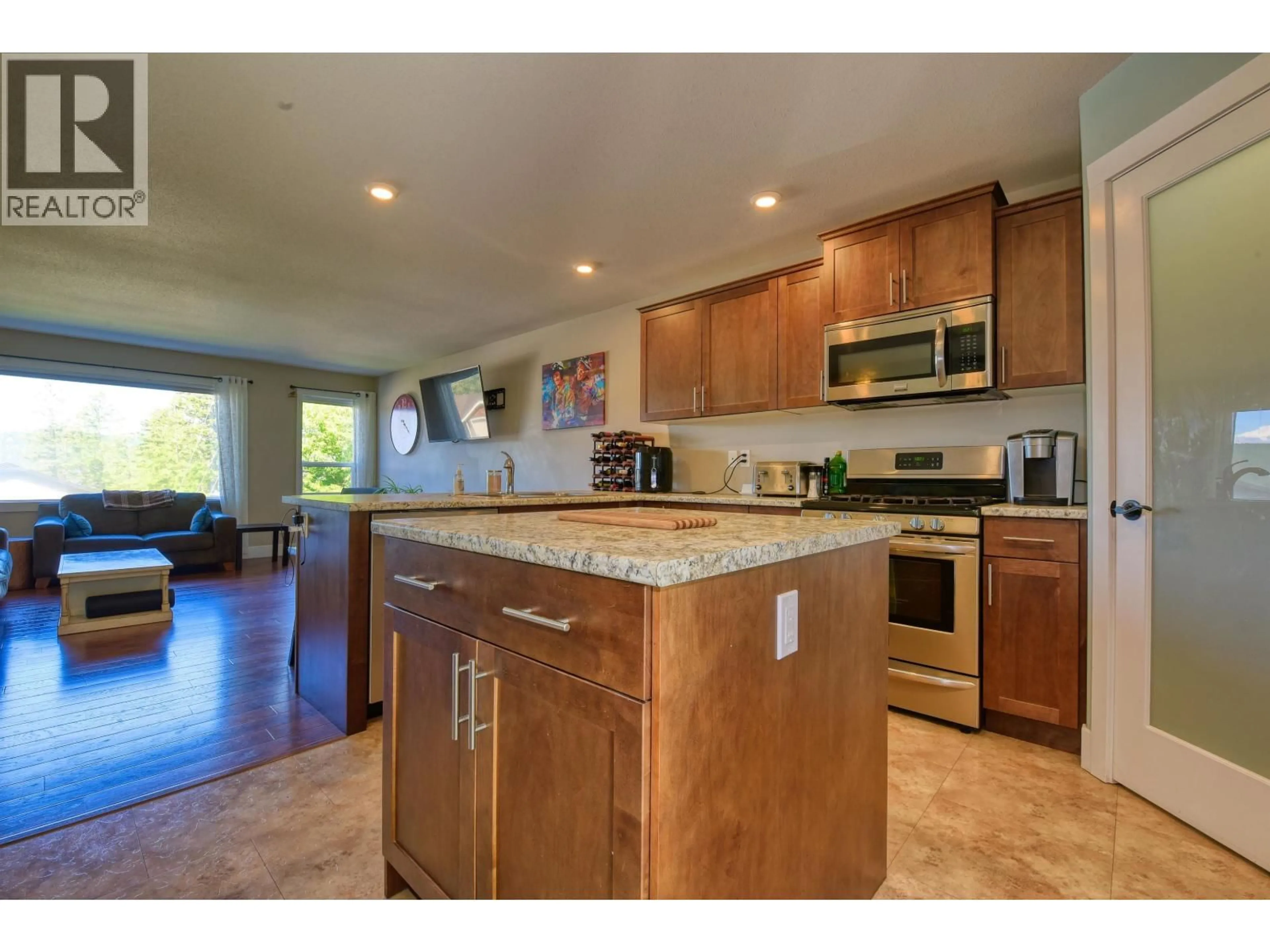 Open concept kitchen, unknown for 298 CENTENNIAL DRIVE, Williams Lake British Columbia V2G3A2