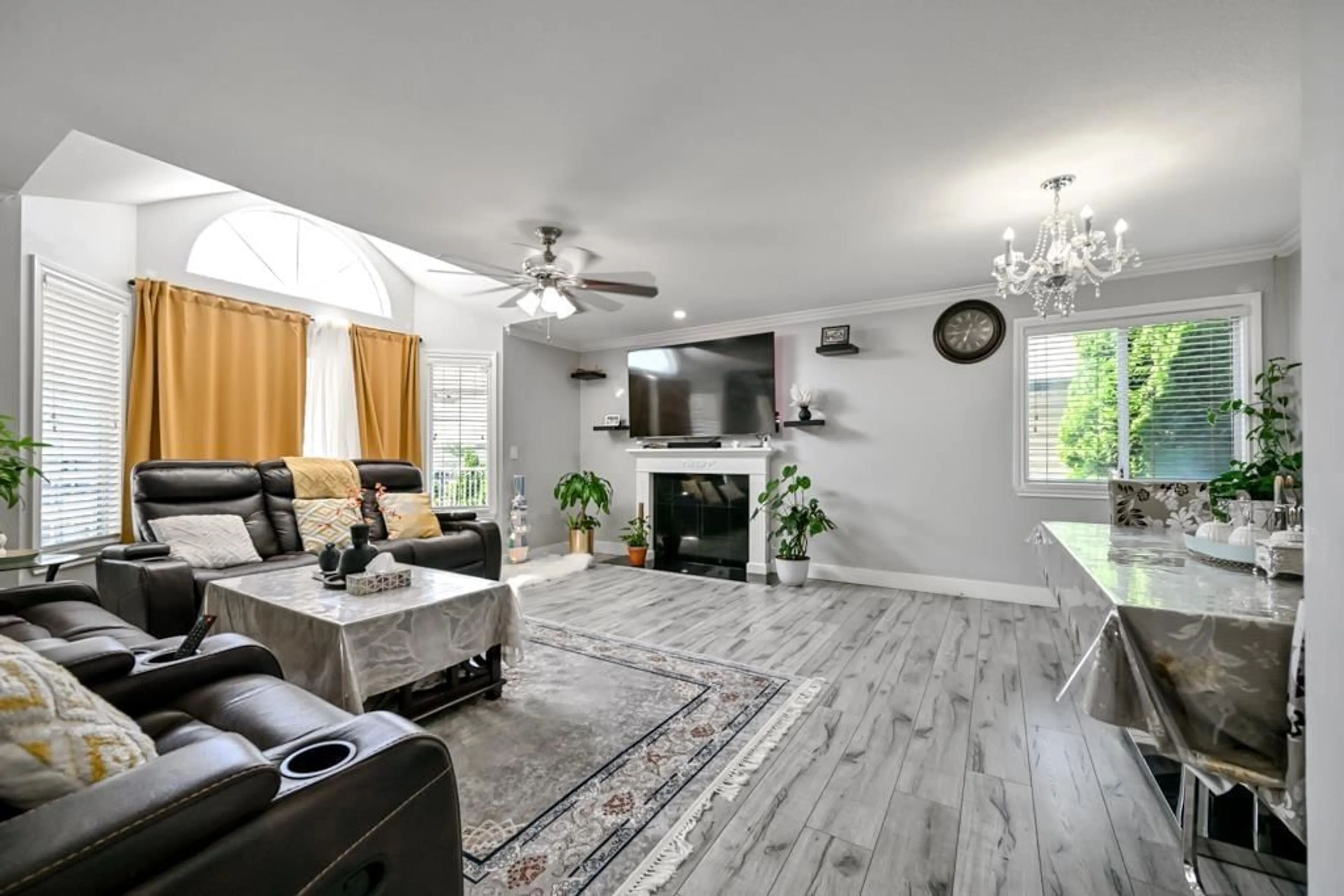 Living room with furniture, wood/laminate floor for 30921 SANDPIPER DRIVE, Abbotsford British Columbia V2T5G6