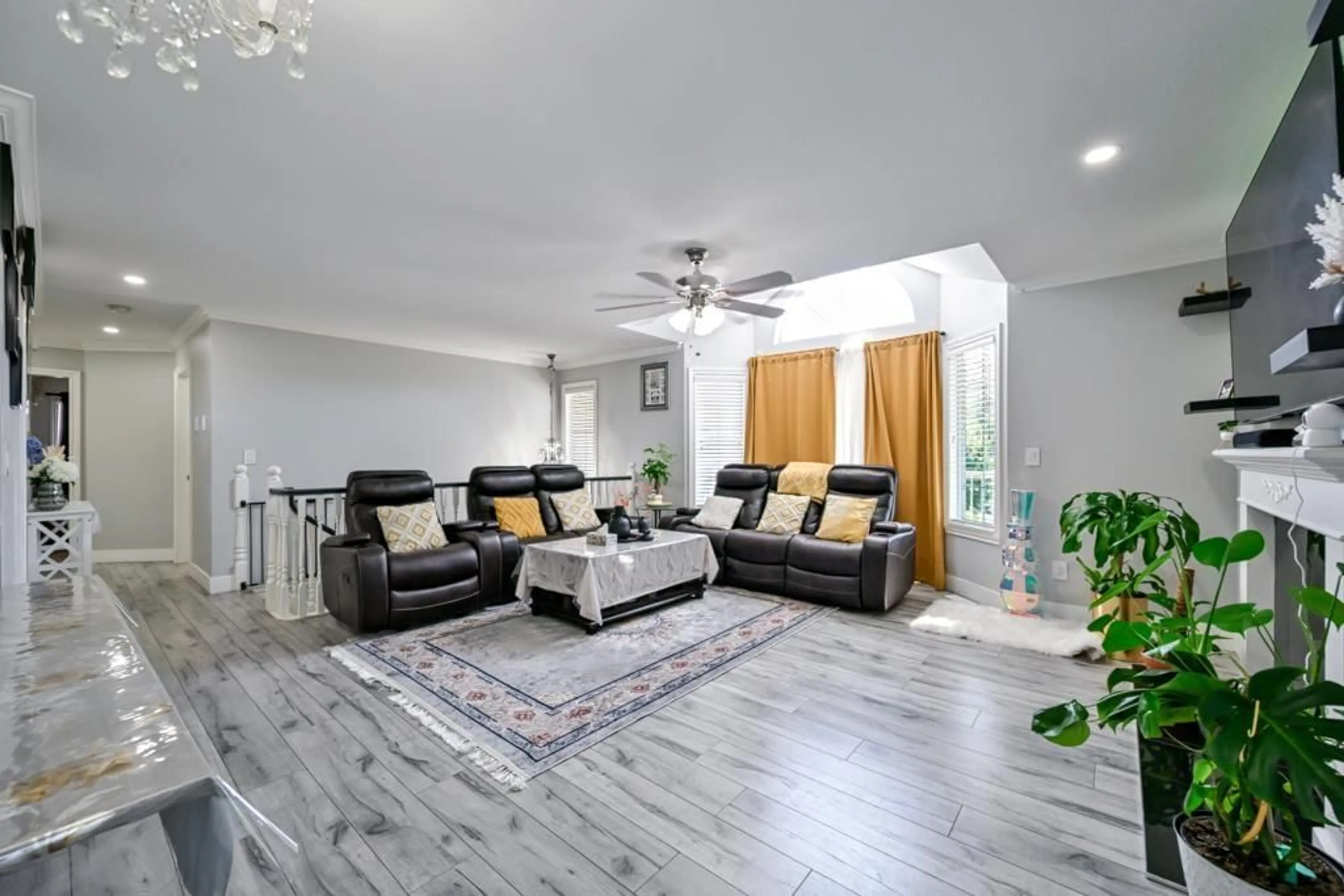 Living room with furniture, unknown for 30921 SANDPIPER DRIVE, Abbotsford British Columbia V2T5G6