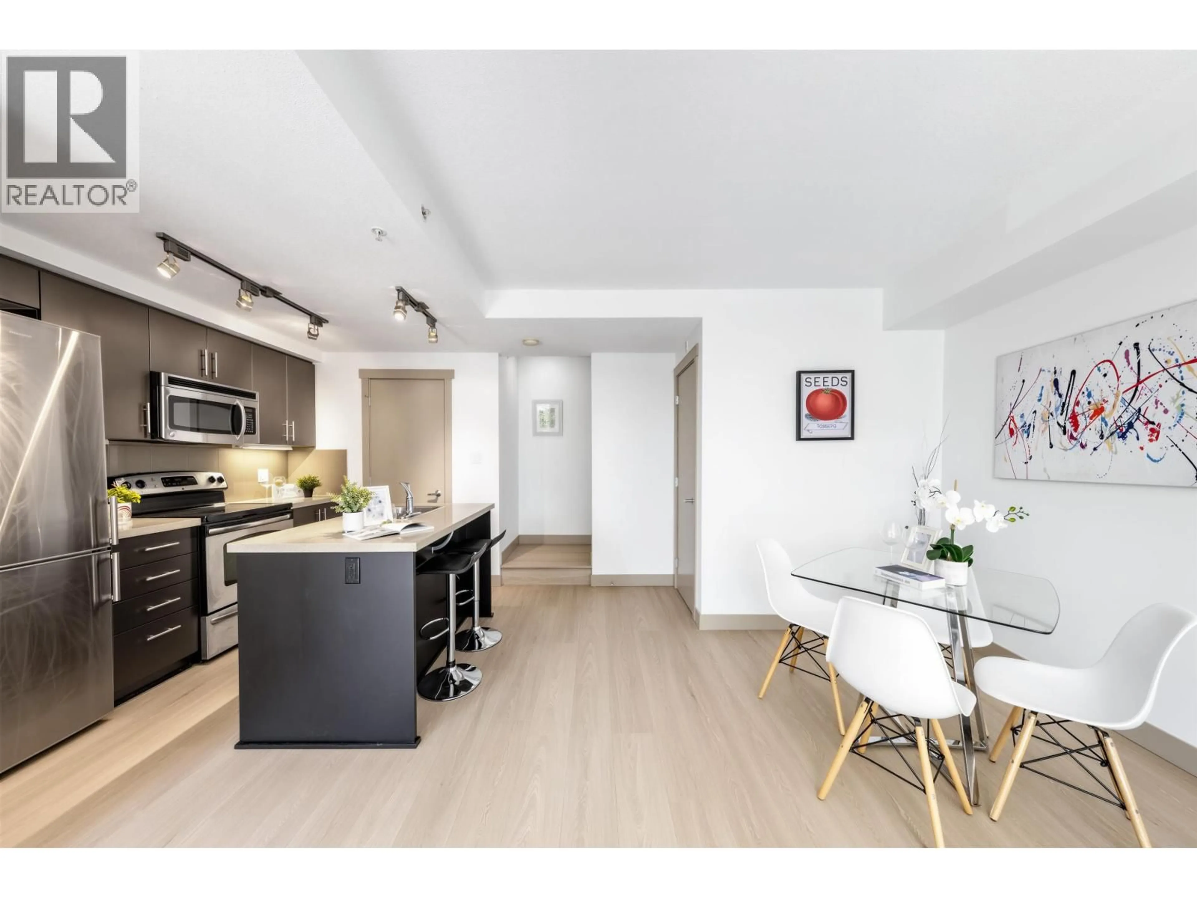 Open concept kitchen, unknown for 110 - 9009 CORNERSTONE MEWS, Burnaby British Columbia V5A0B9