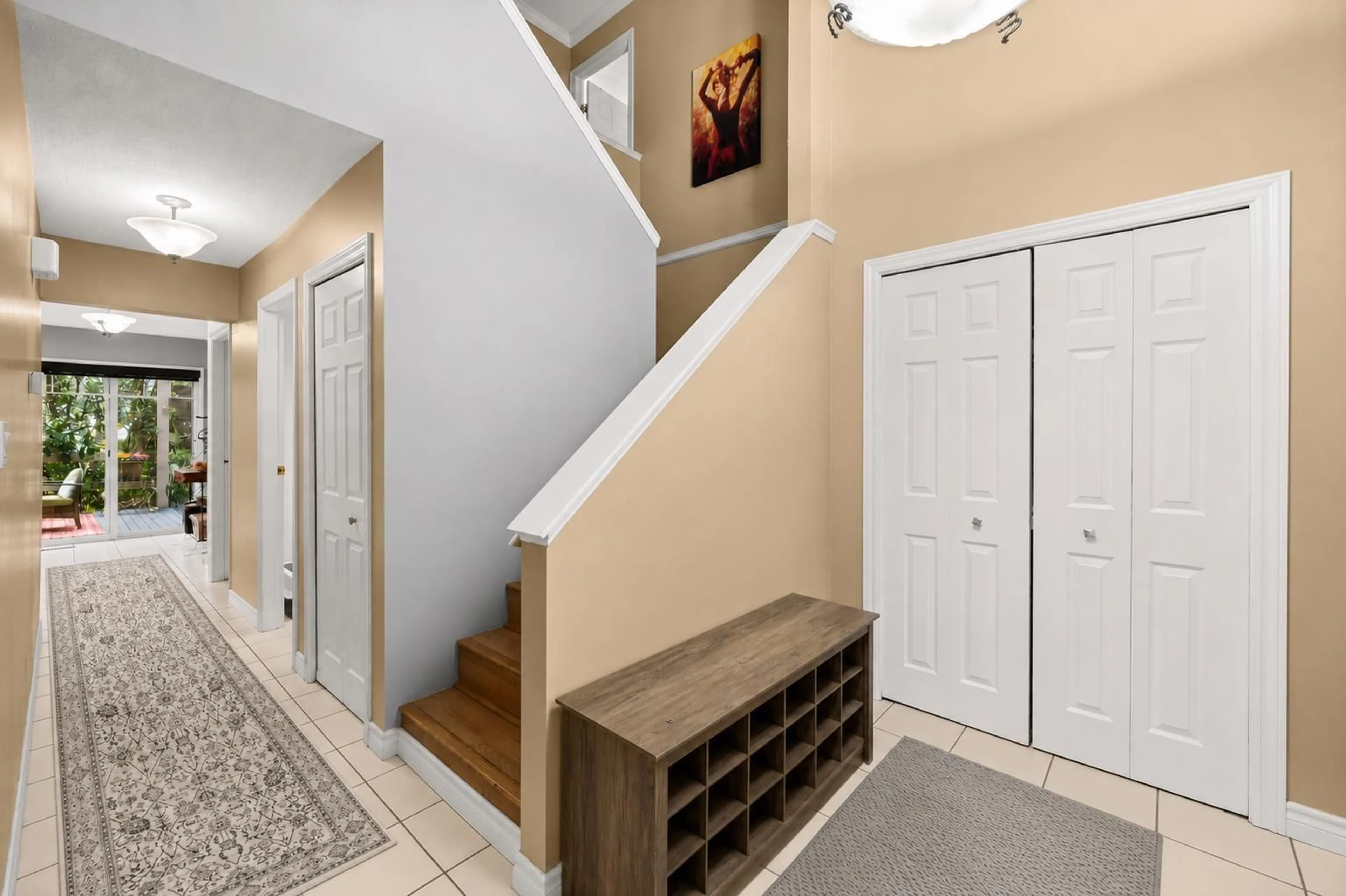 Indoor entryway for 20185 GRADE CRESCENT, Langley British Columbia V3A4J5
