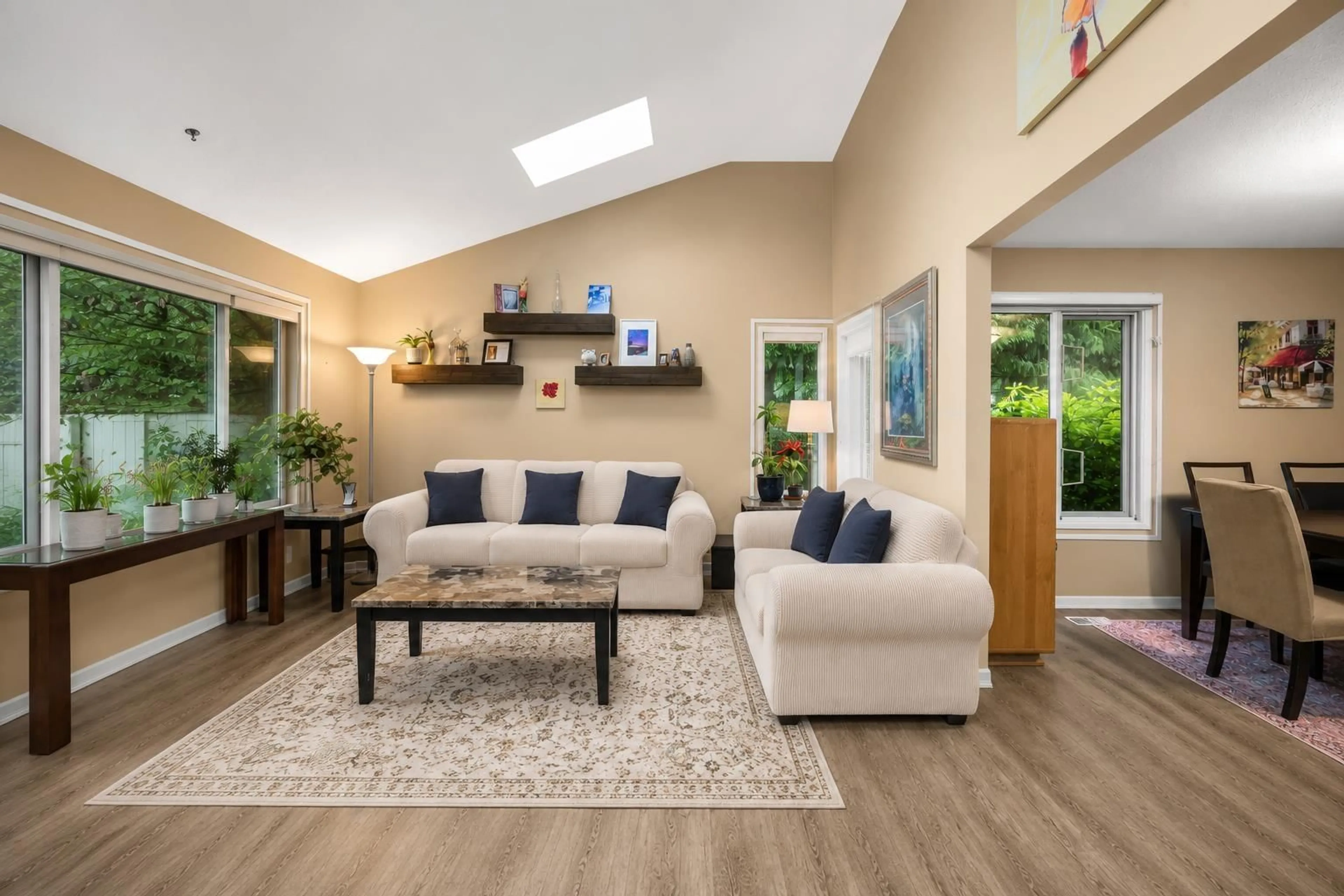Living room with furniture, unknown for 20185 GRADE CRESCENT, Langley British Columbia V3A4J5