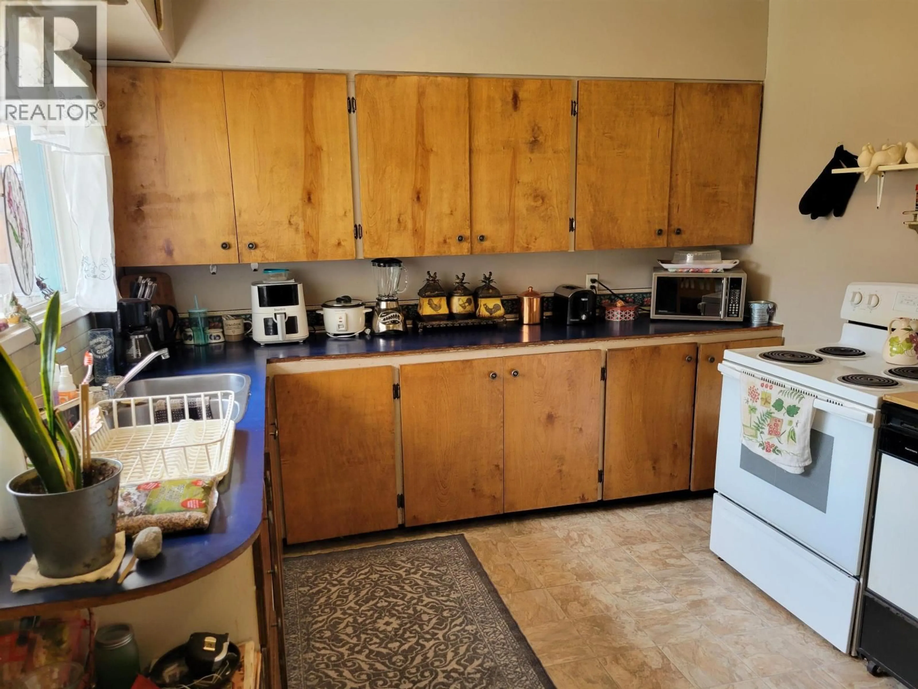 Standard kitchen, unknown for 380 CONNAUGHT STREET, Vanderhoof British Columbia V0J3A0