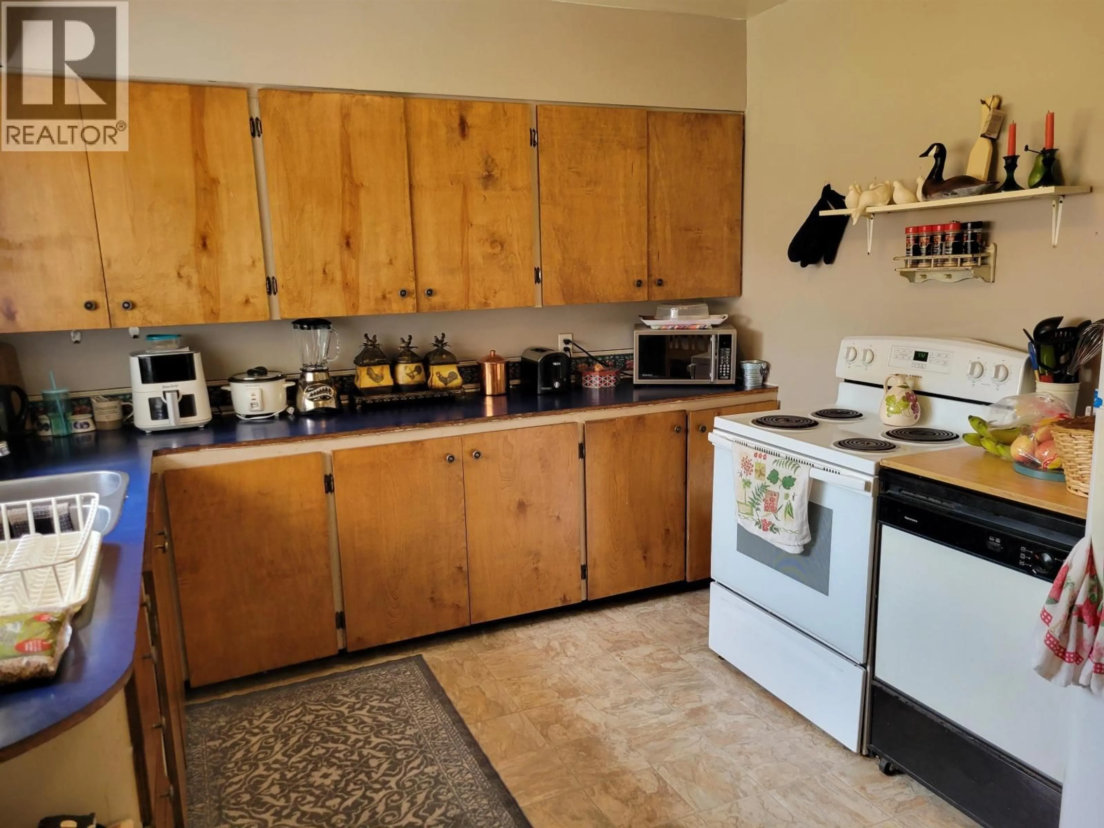 Standard kitchen, unknown for 380 CONNAUGHT STREET, Vanderhoof British Columbia V0J3A0