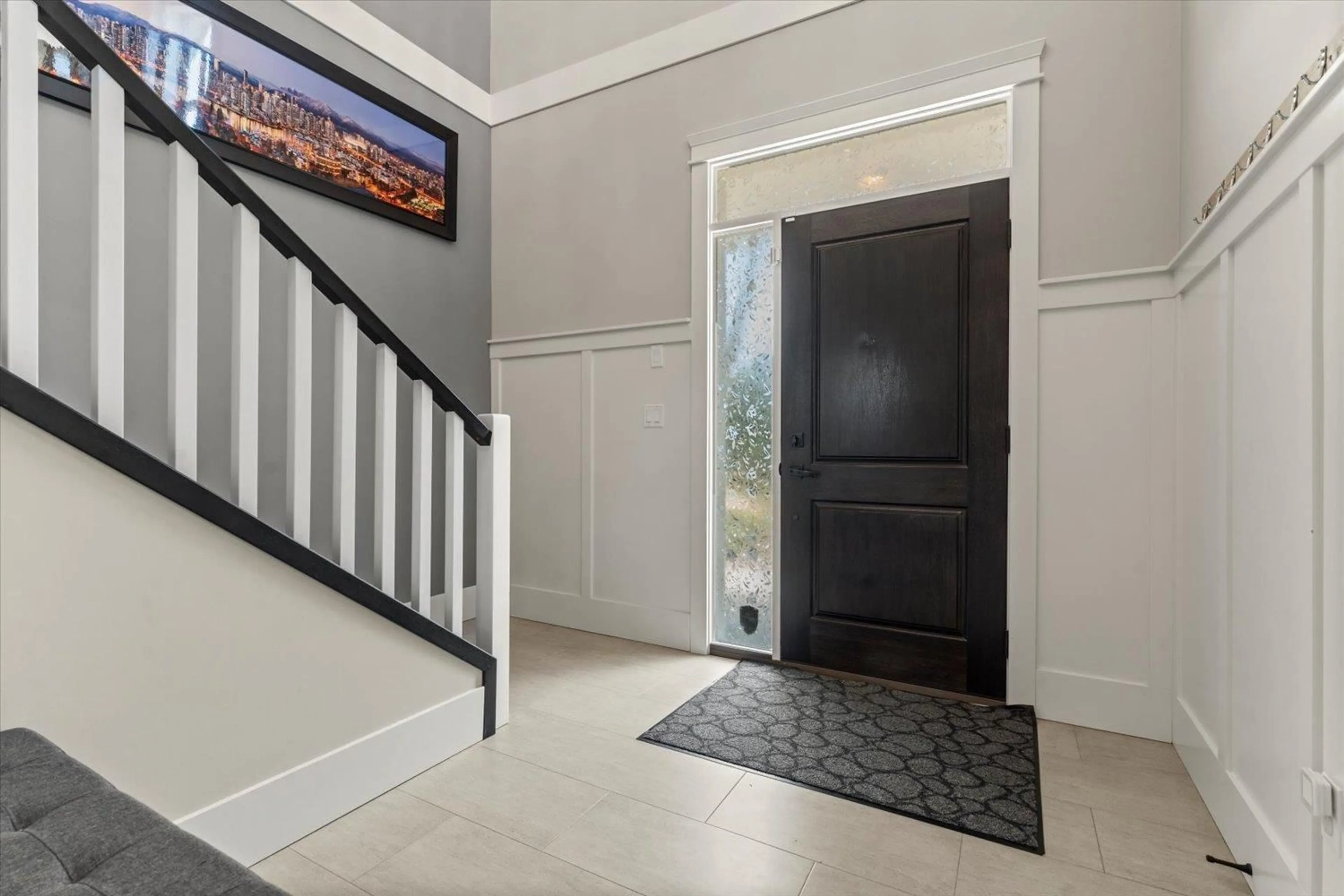 Indoor entryway for 2 - 45766 BRITTON AVENUE, Chilliwack British Columbia V2R1X7
