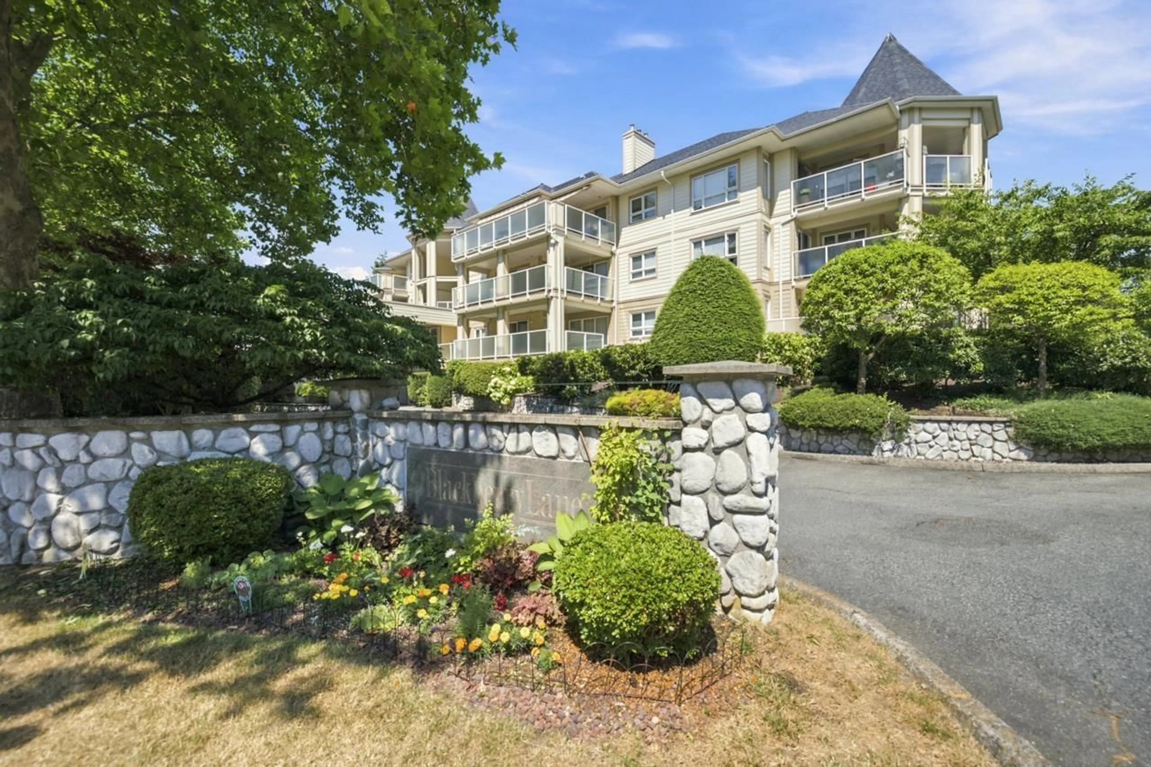 Unknown for 204 - 20125 55A AVENUE, Langley British Columbia V3A8L6
