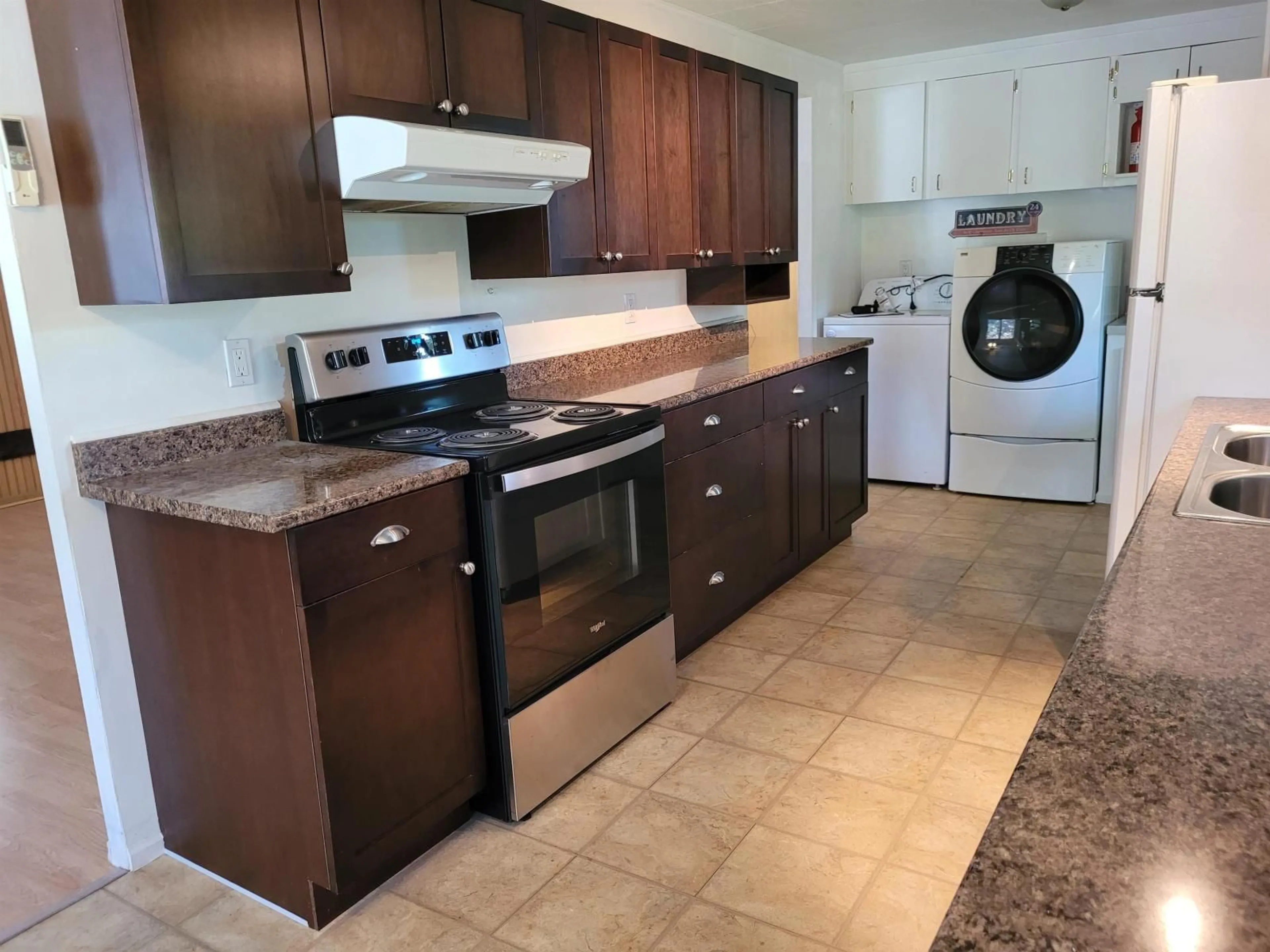 Standard kitchen, unknown for 1 - 31313 LIVINGSTONE AVENUE, Abbotsford British Columbia V2S3M7