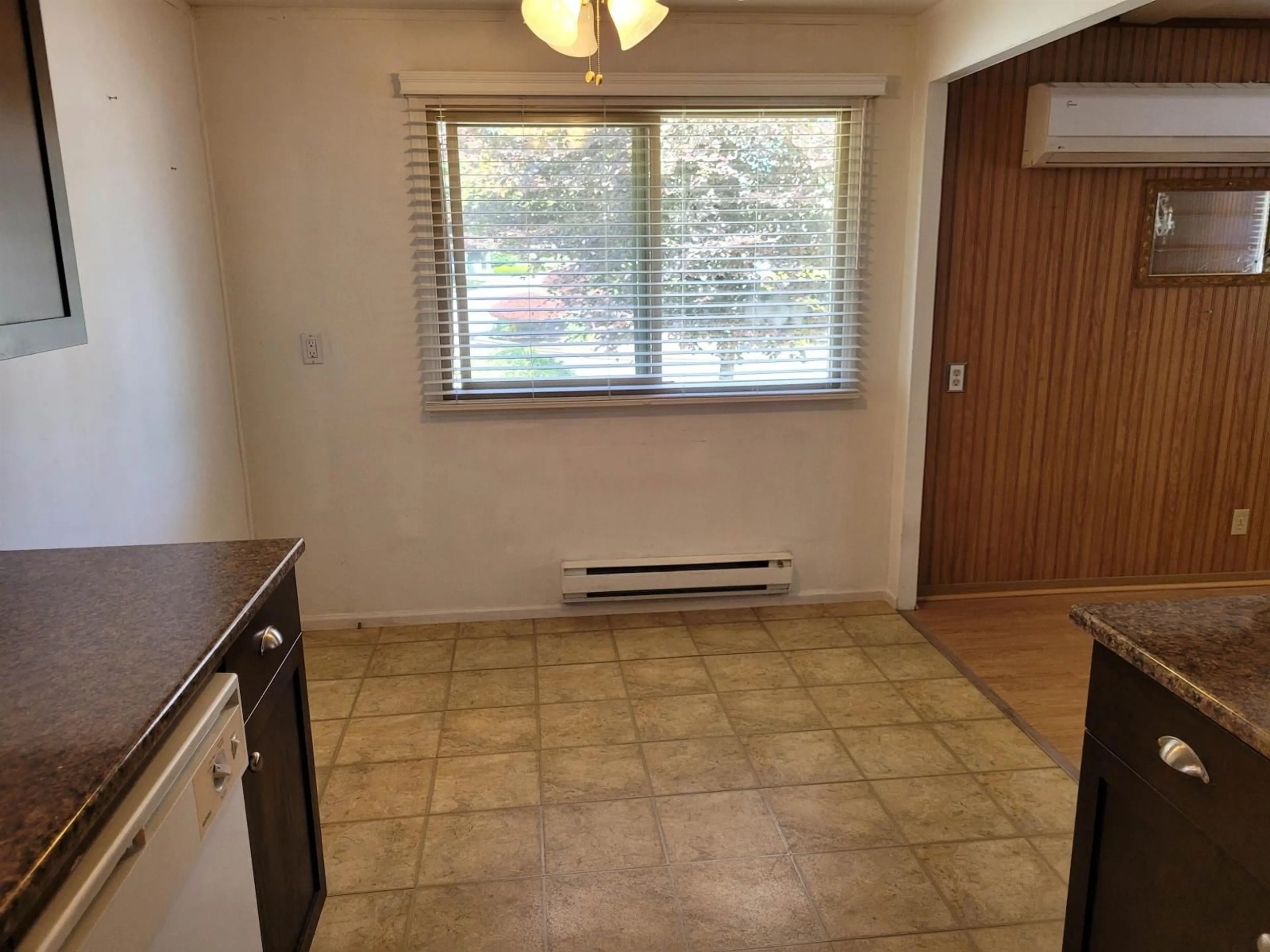 Unknown for 1 - 31313 LIVINGSTONE AVENUE, Abbotsford British Columbia V2S3M7