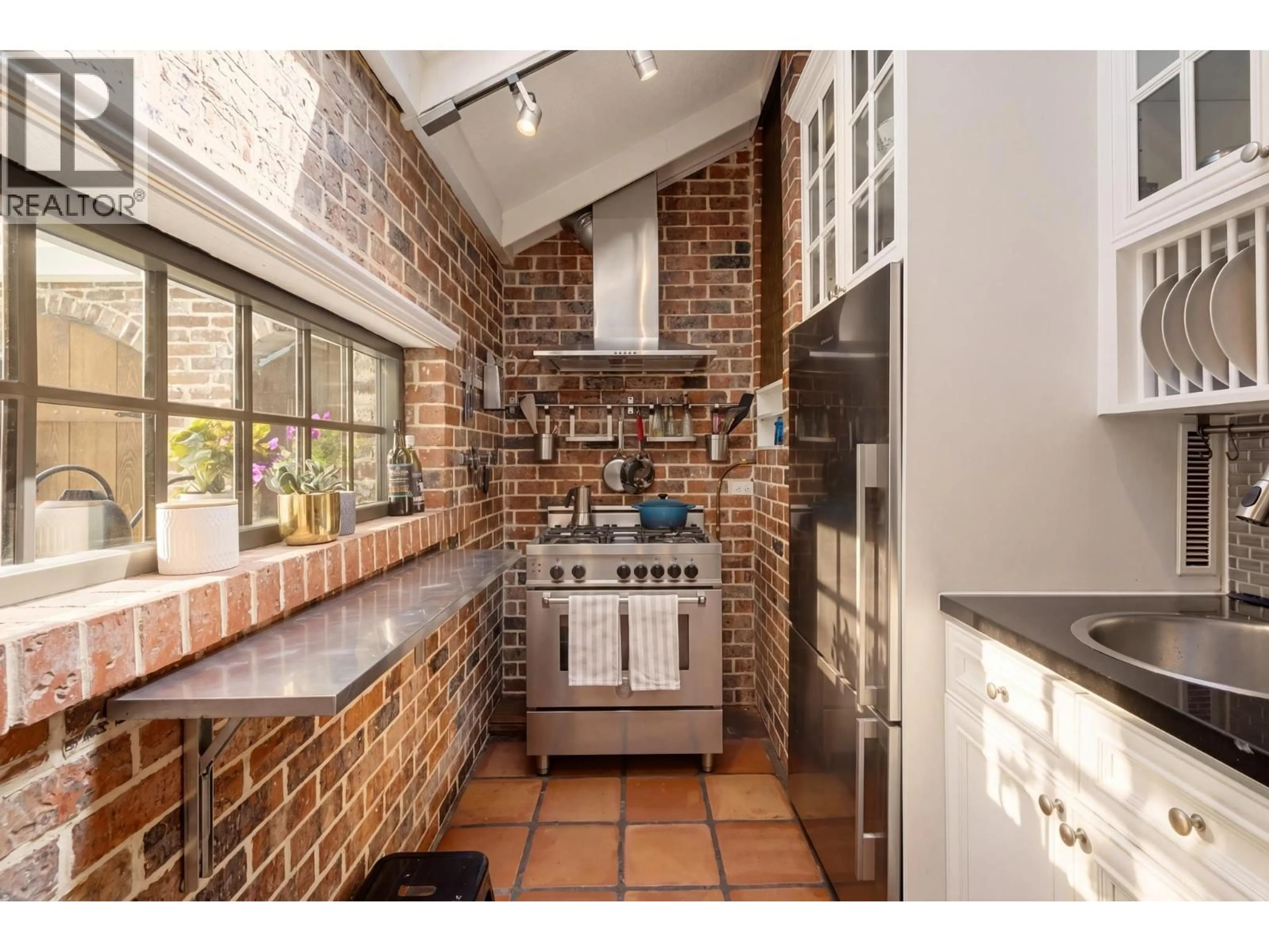 Unknown for 2636 HEMLOCK STREET, Vancouver British Columbia V6H2V5