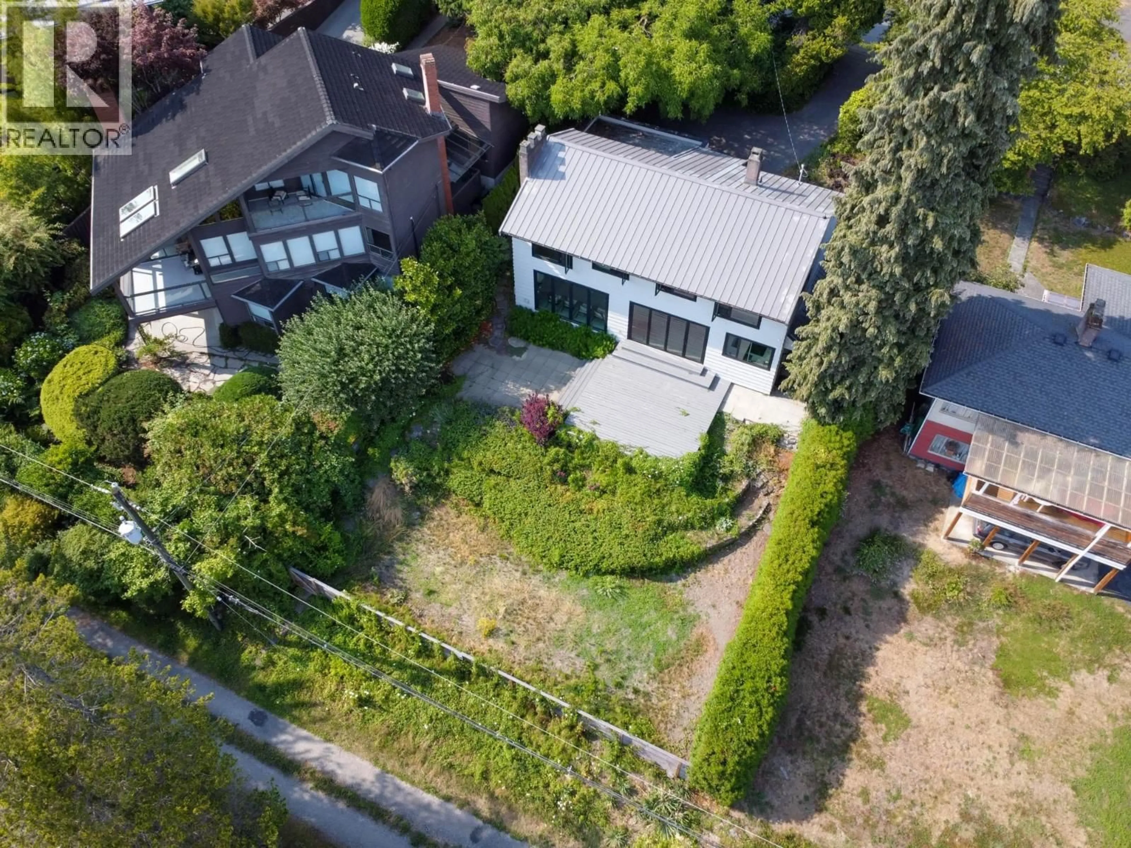 A pic from outside/outdoor area/front of a property/back of a property/a pic from drone, street for 2234 PALMERSTON AVENUE, West Vancouver British Columbia V7V2V8