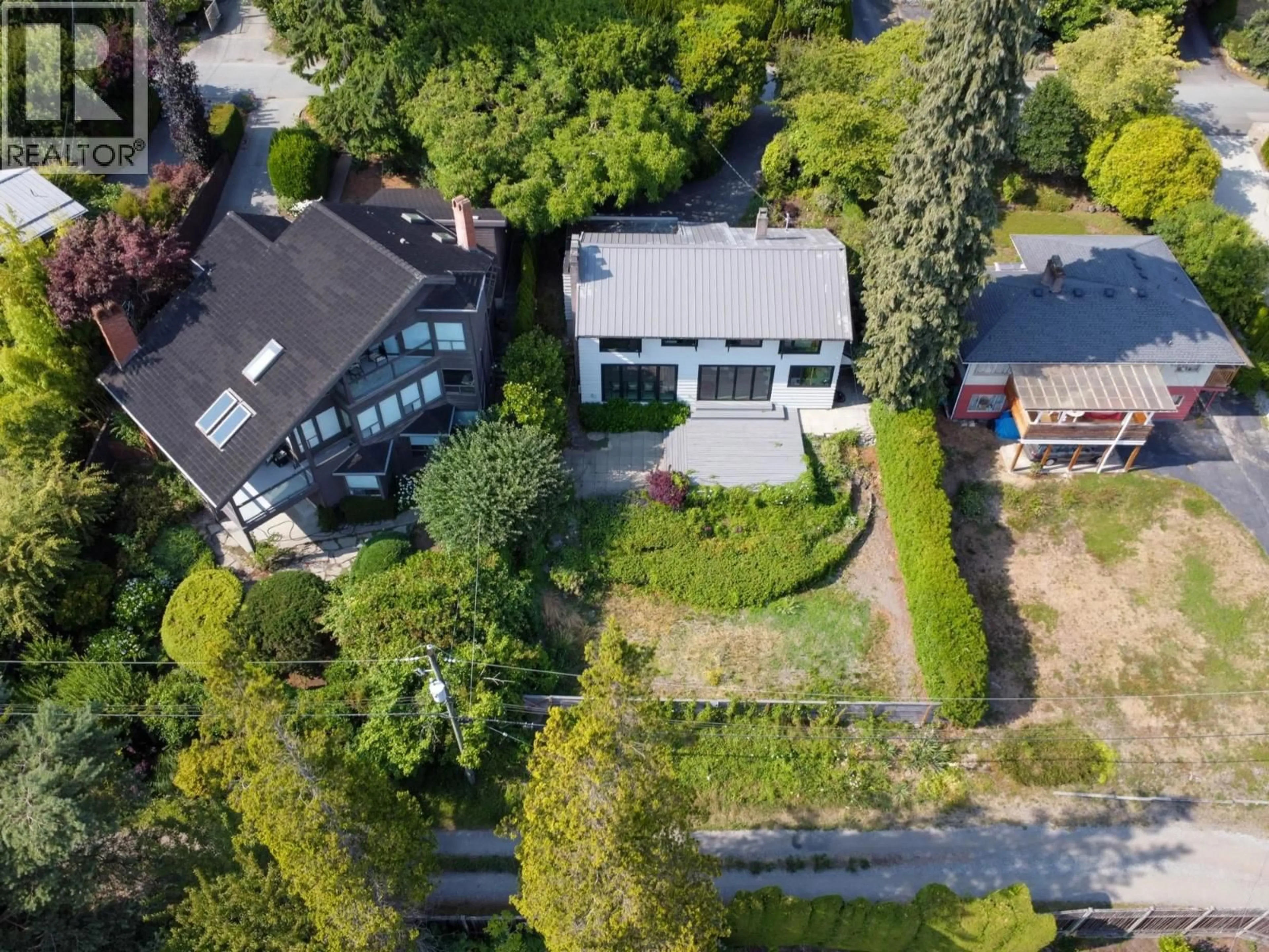 A pic from outside/outdoor area/front of a property/back of a property/a pic from drone, street for 2234 PALMERSTON AVENUE, West Vancouver British Columbia V7V2V8
