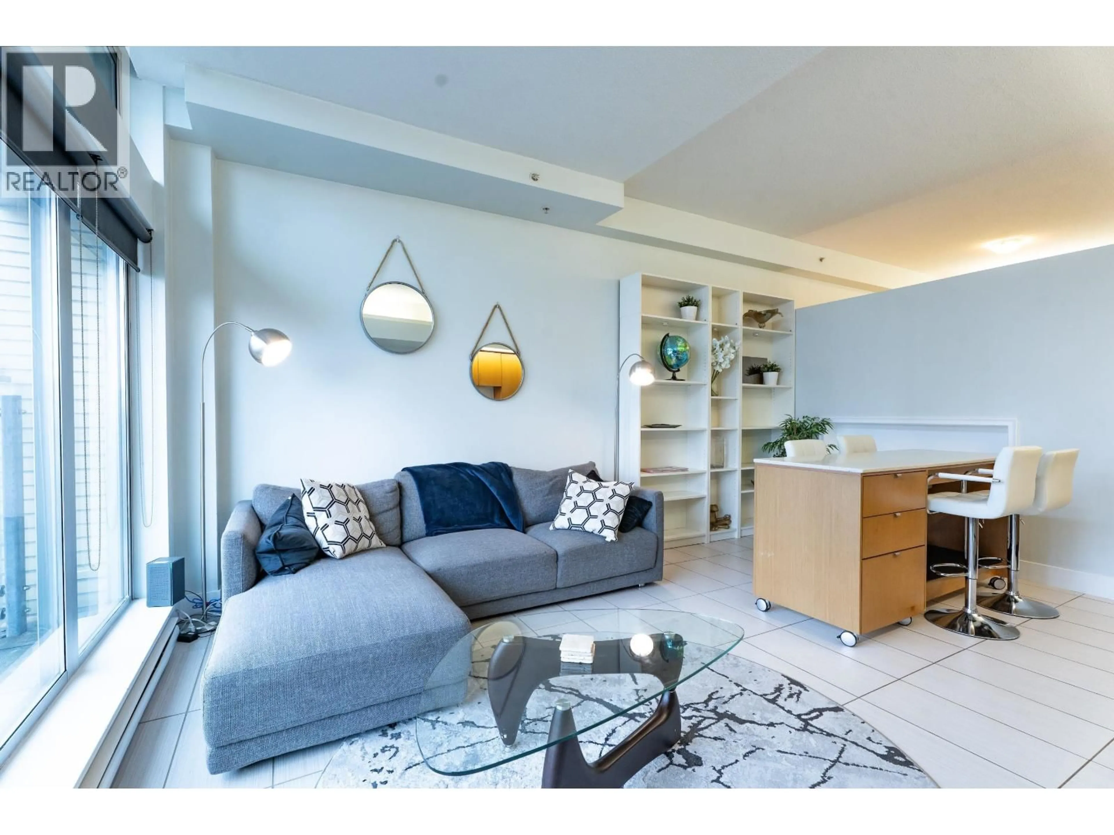 Living room with furniture, unknown for 709 - 33 PENDER STREET, Vancouver British Columbia V6B0E5