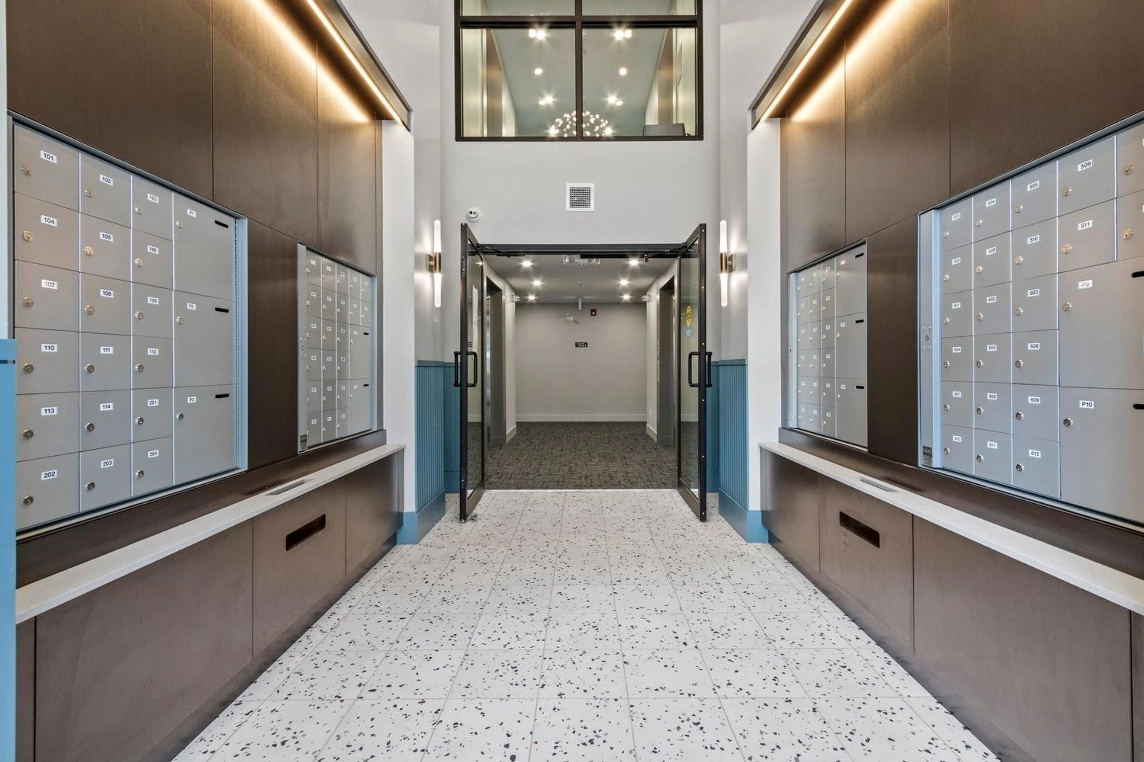 Indoor foyer for 411 - 45505 CAMPUS DRIVE, Chilliwack British Columbia V2R6L2