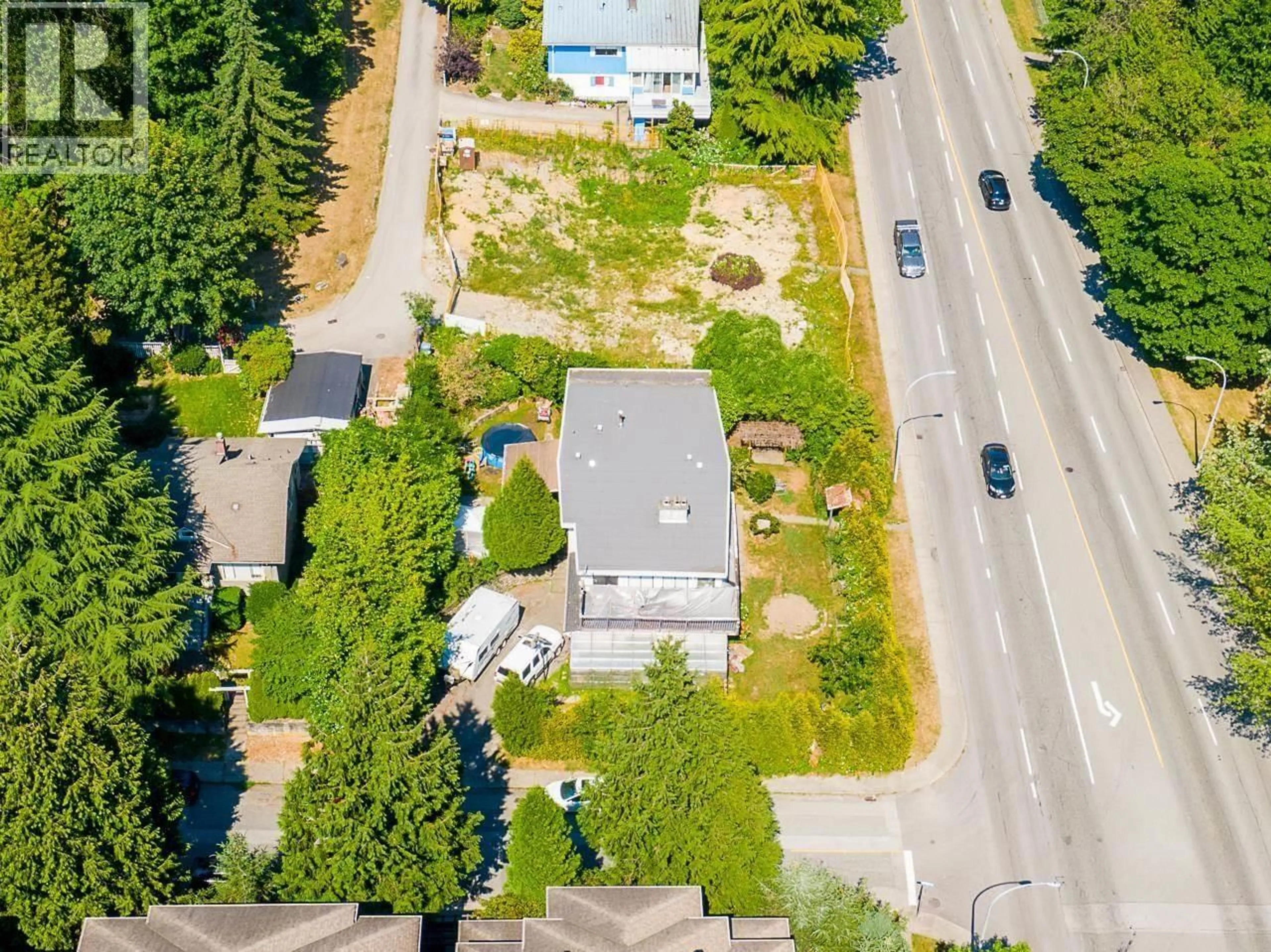 A pic from outside/outdoor area/front of a property/back of a property/a pic from drone, street for 39 E EIGHTH AVENUE, New Westminster British Columbia V3L4J4
