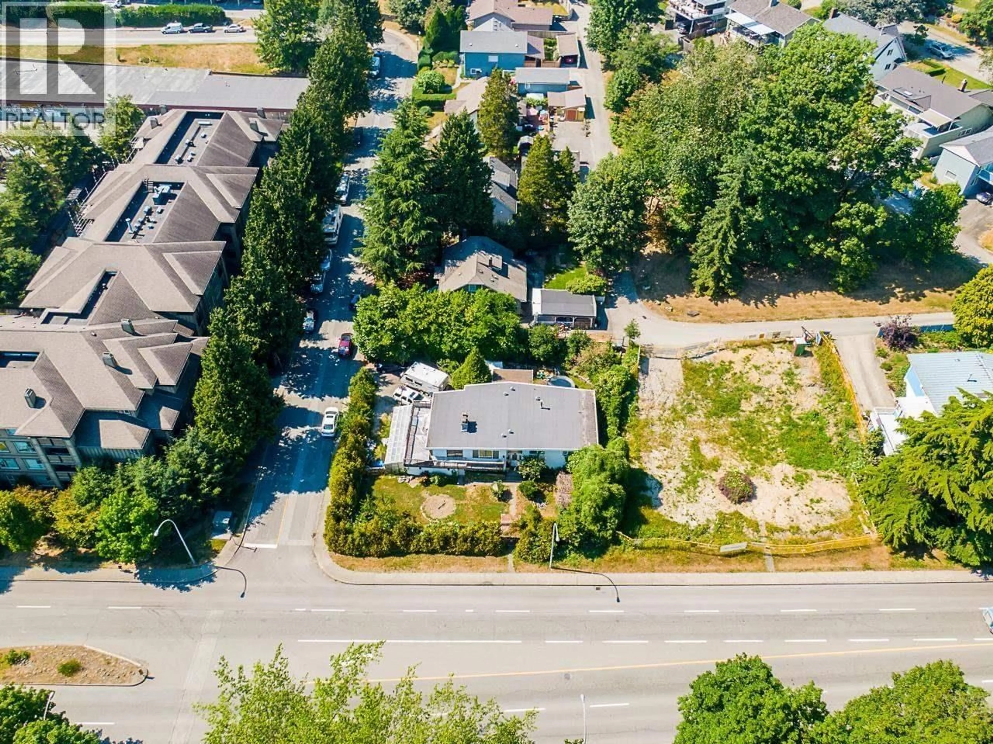 A pic from outside/outdoor area/front of a property/back of a property/a pic from drone, street for 39 E EIGHTH AVENUE, New Westminster British Columbia V3L4J4