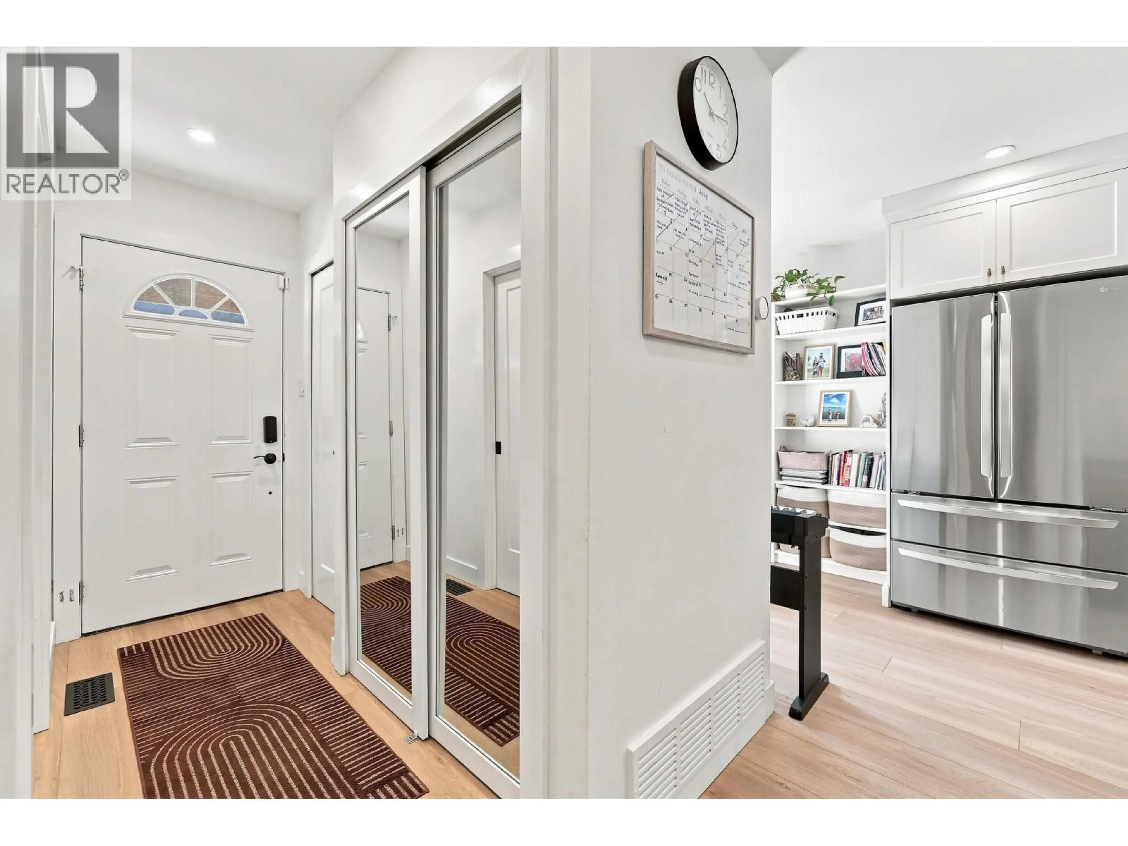 Indoor entryway for 5 - 3046 COAST MERIDIAN ROAD, Port Coquitlam British Columbia V3B5B6