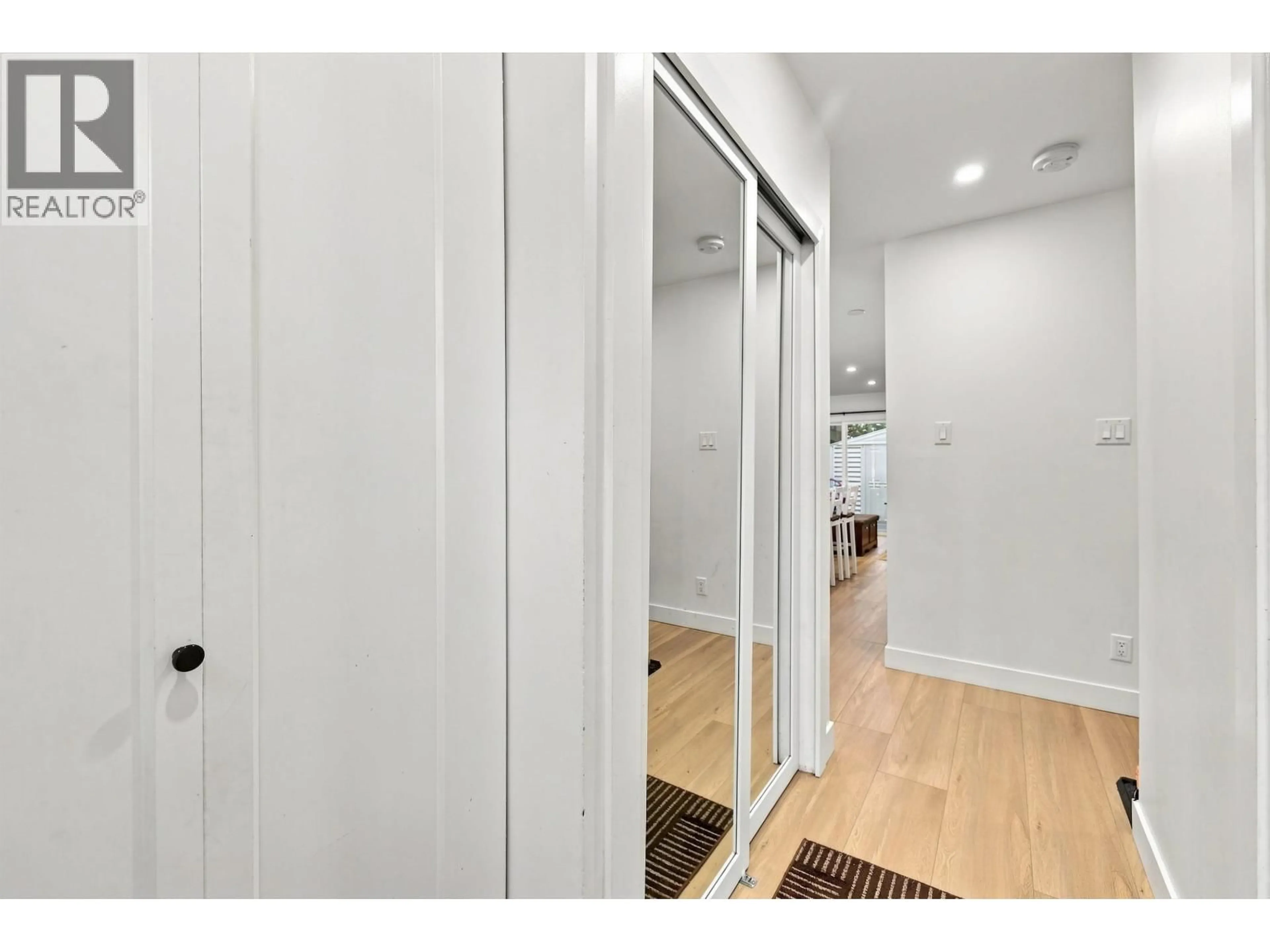 Indoor entryway for 5 - 3046 COAST MERIDIAN ROAD, Port Coquitlam British Columbia V3B5B6